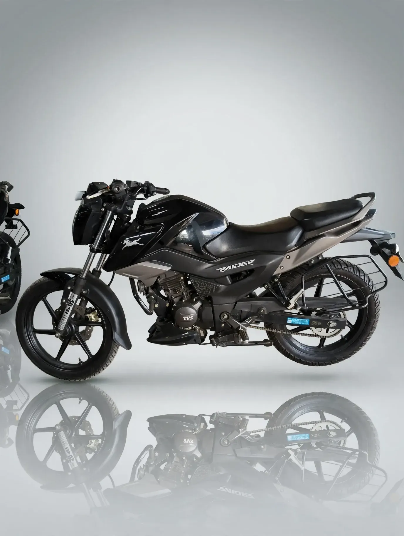 TVS Raider 125 (2023), showroom photo