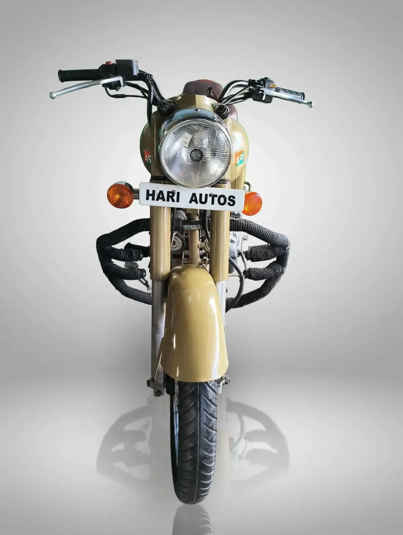 Royal Enfield Classic 500, showroom photo