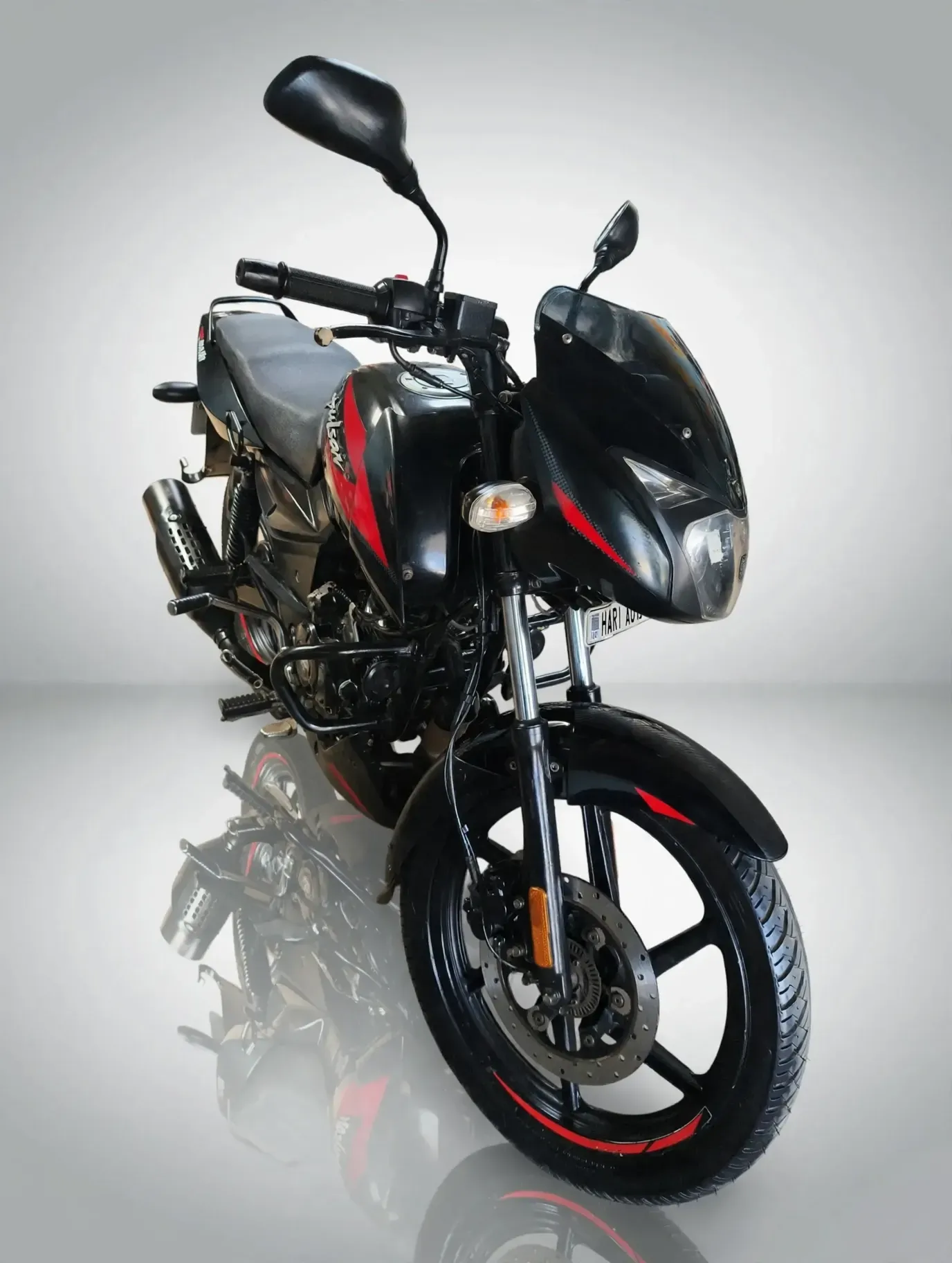 Bajaj Pulsar 150 (2022), showroom photo