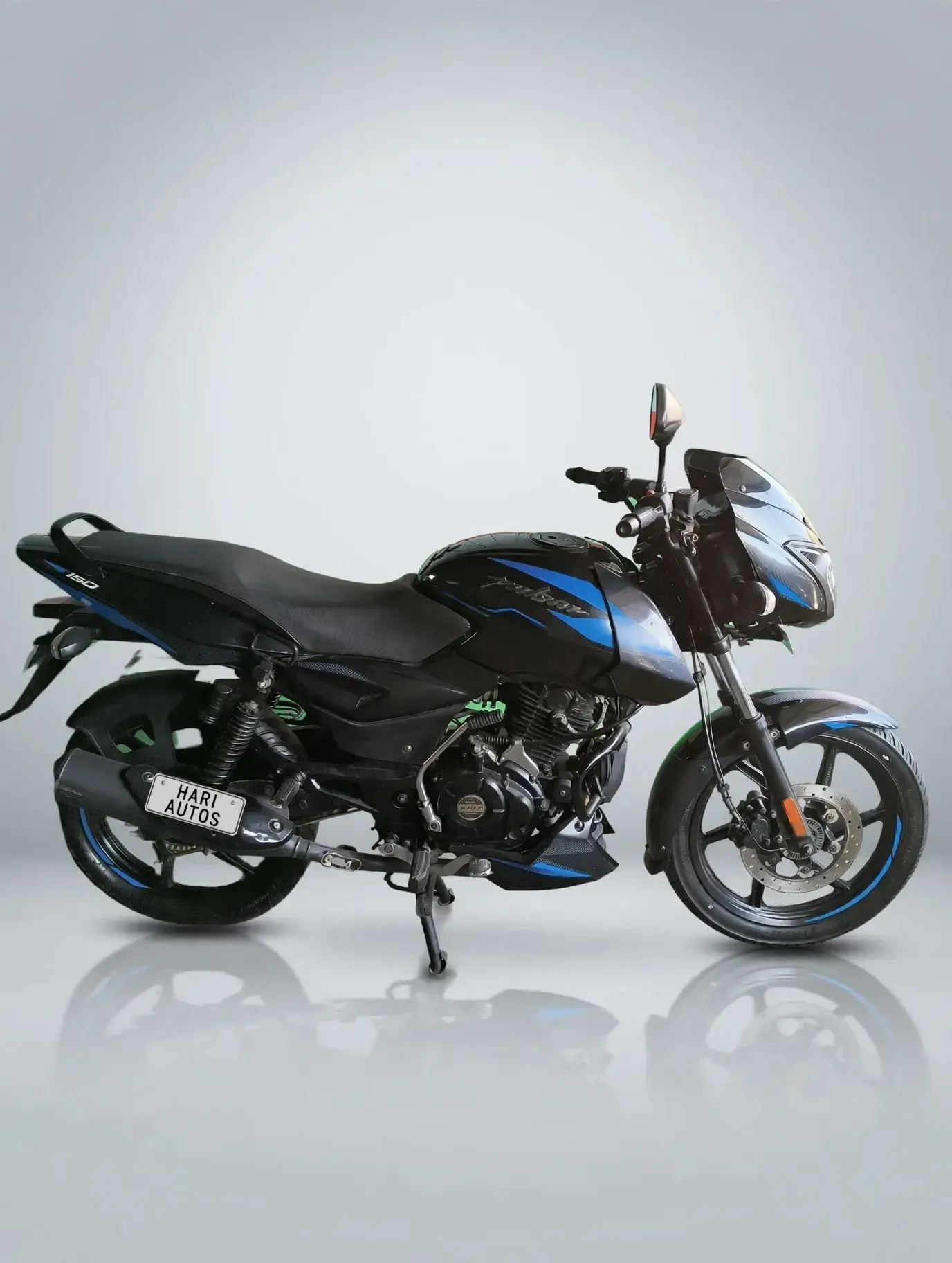 Bajaj Pulsar 150, showroom photo
