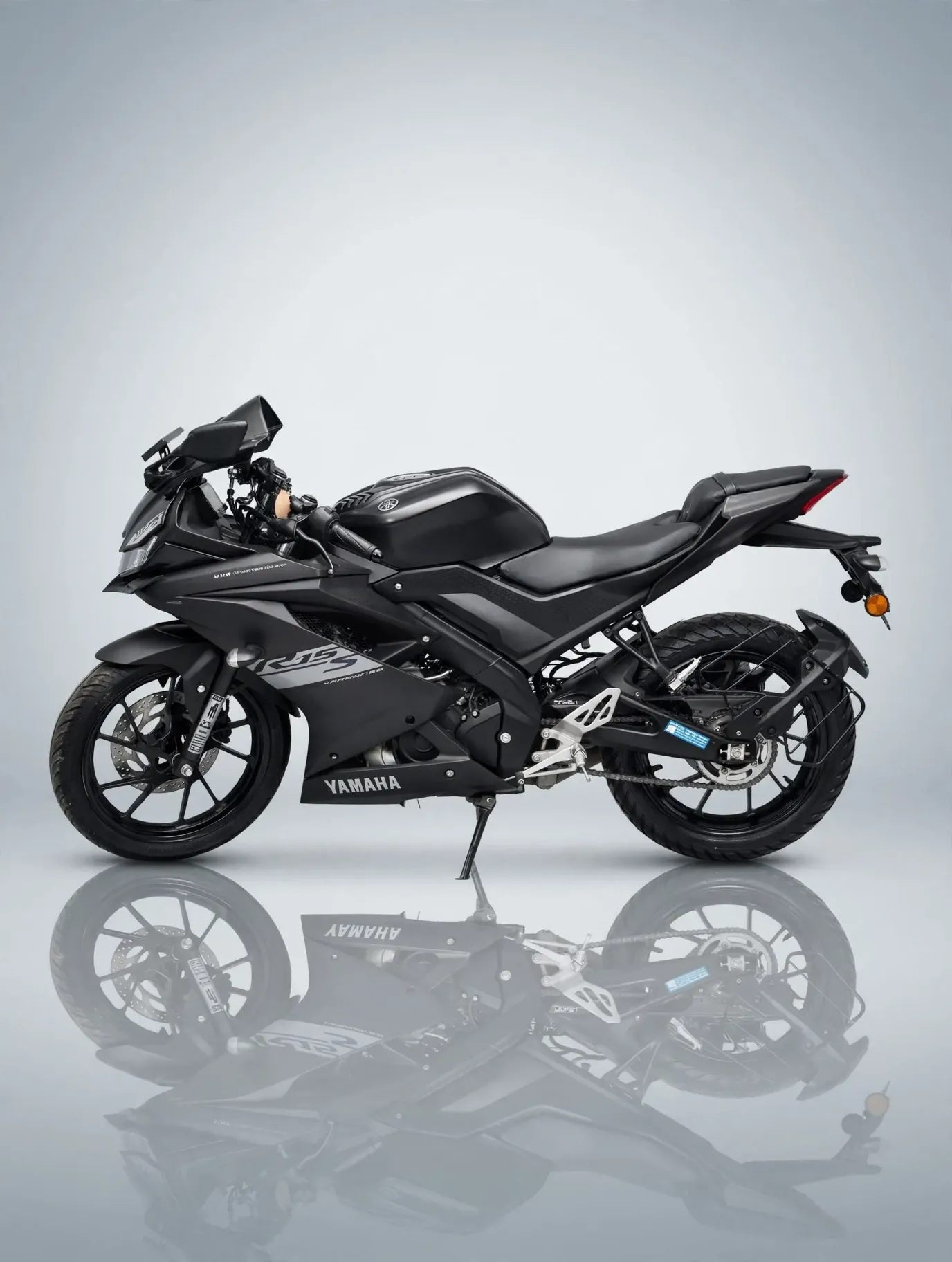 Yamaha R15S, photo 2 of 4