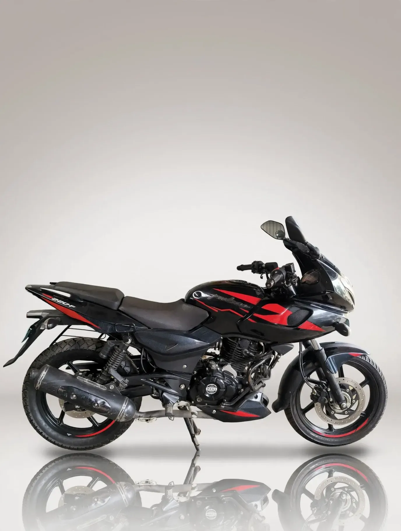 Bajaj Pulsar 220F, photo 3 of 4