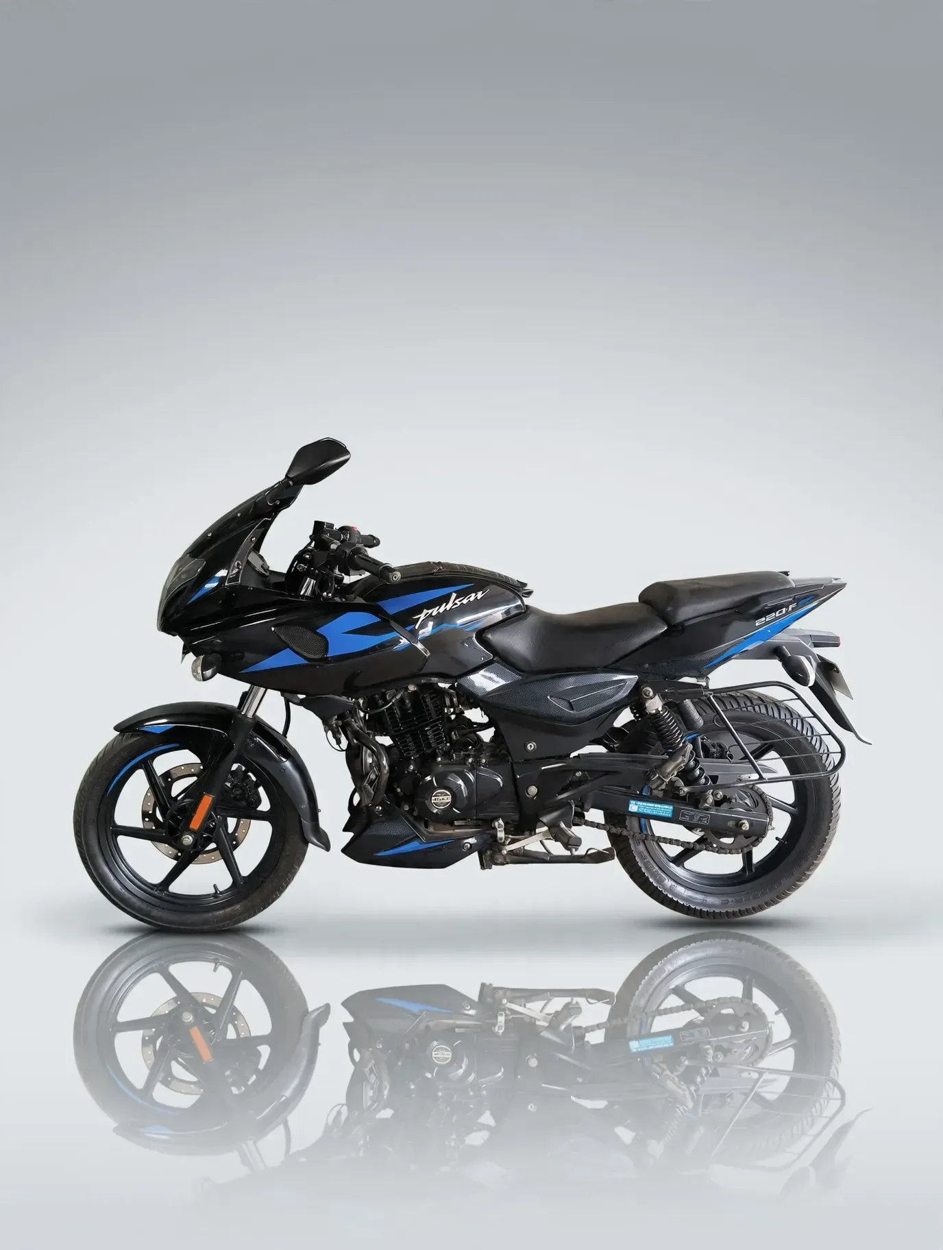 Bajaj Pulsar 220F, photo 3 of 4