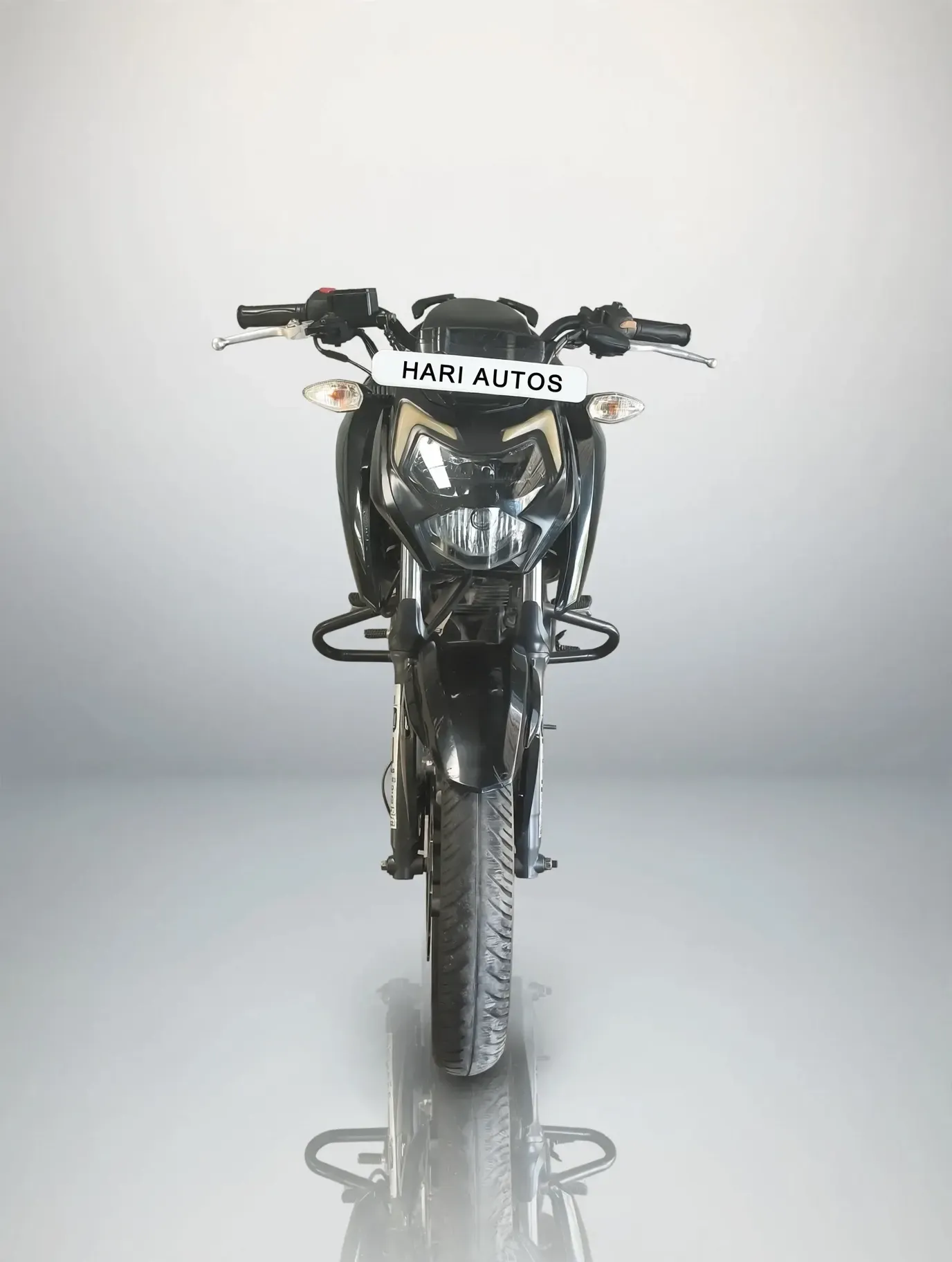 TVS Apache RTR 160 (2021), showroom photo