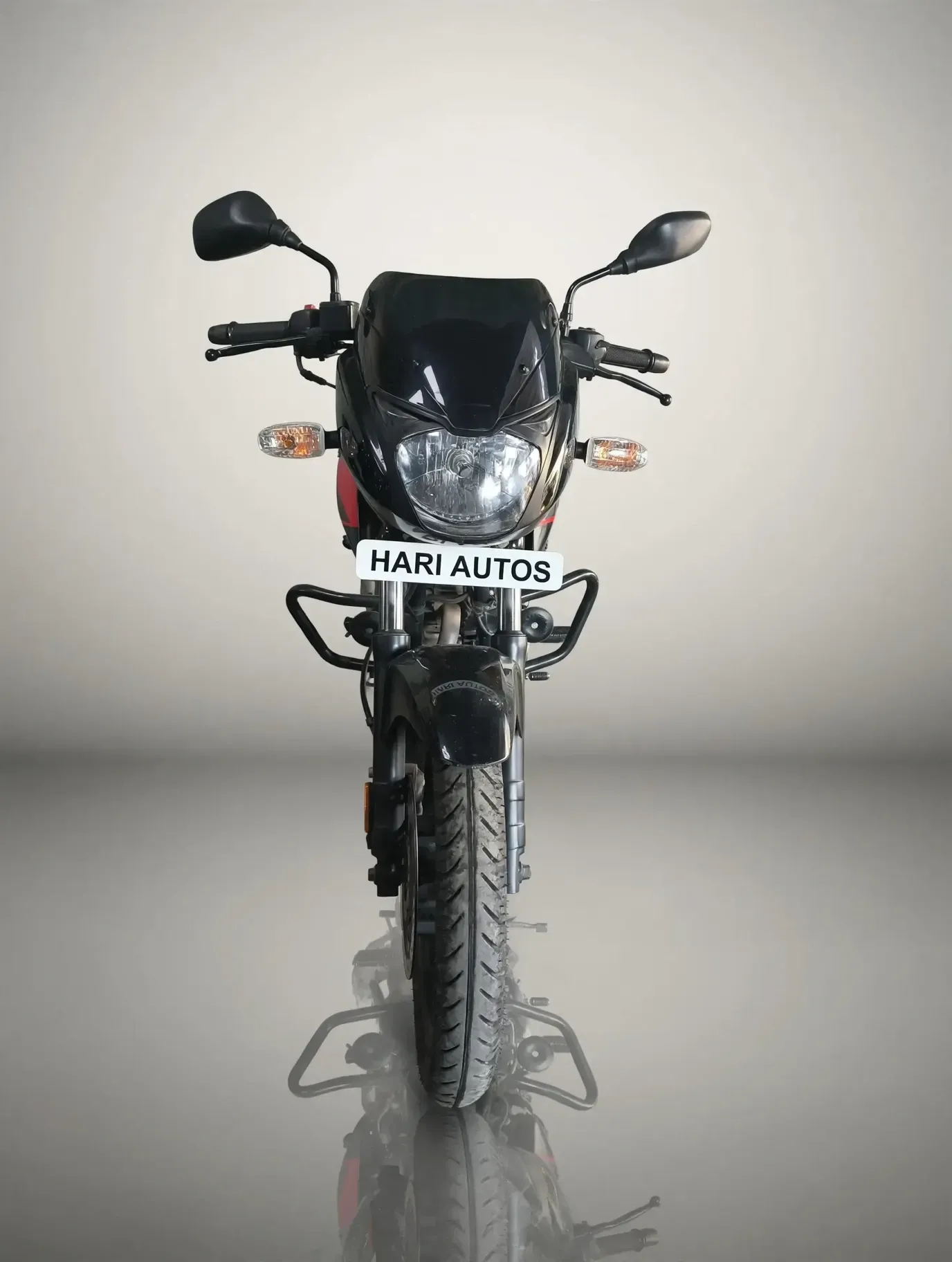 Bajaj Pulsar 150 (2020), showroom photo