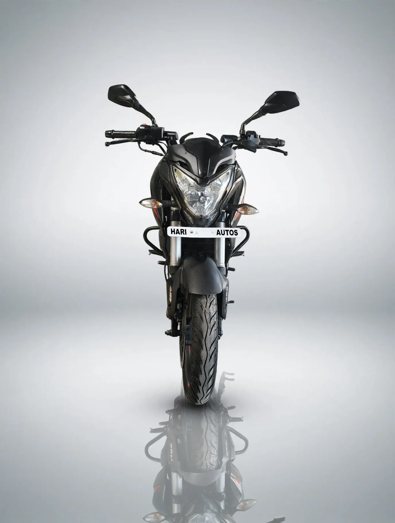 Bajaj Pulsar NS200 (2023), showroom photo