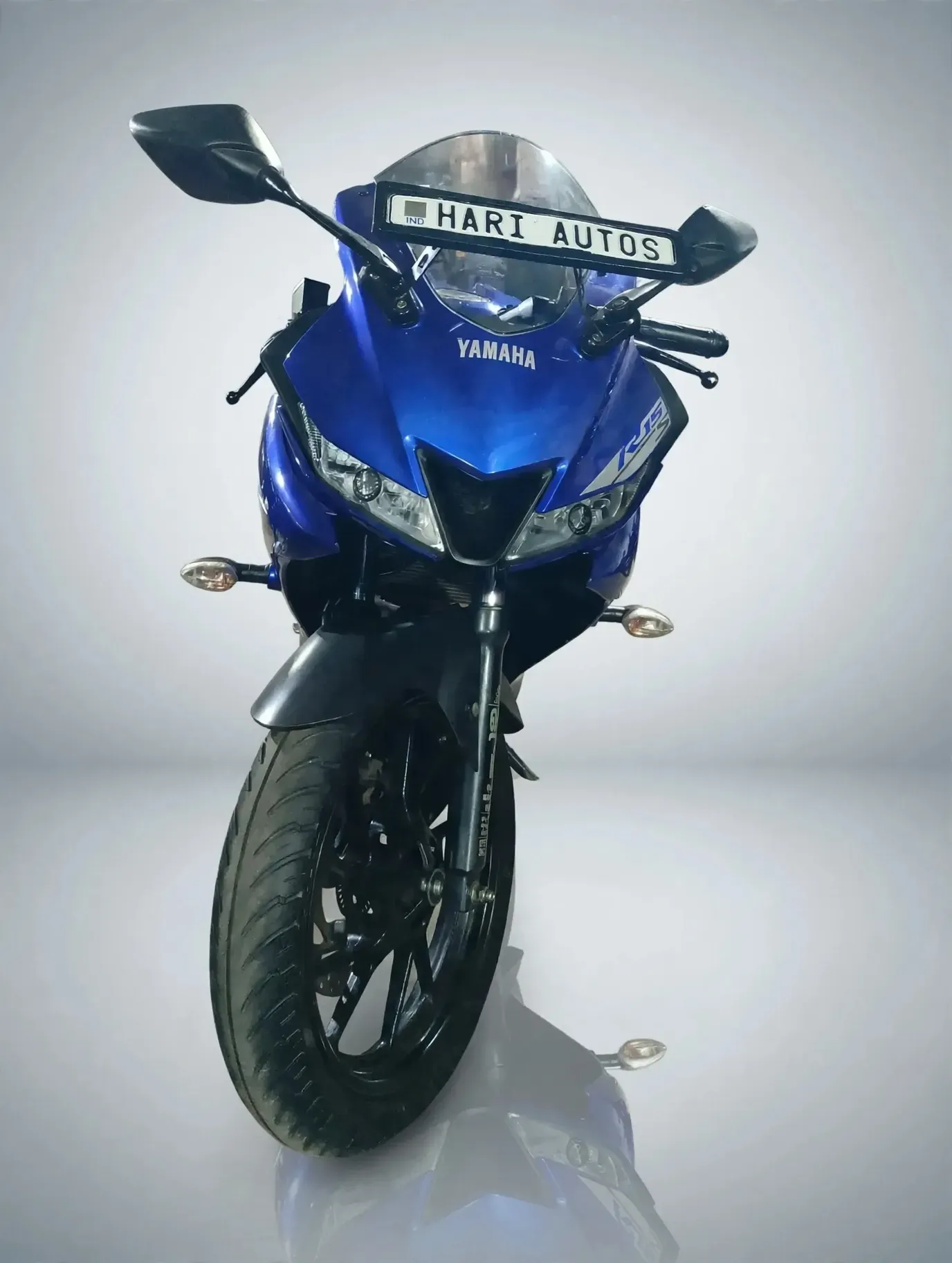 Yamaha R15S (2024), showroom photo