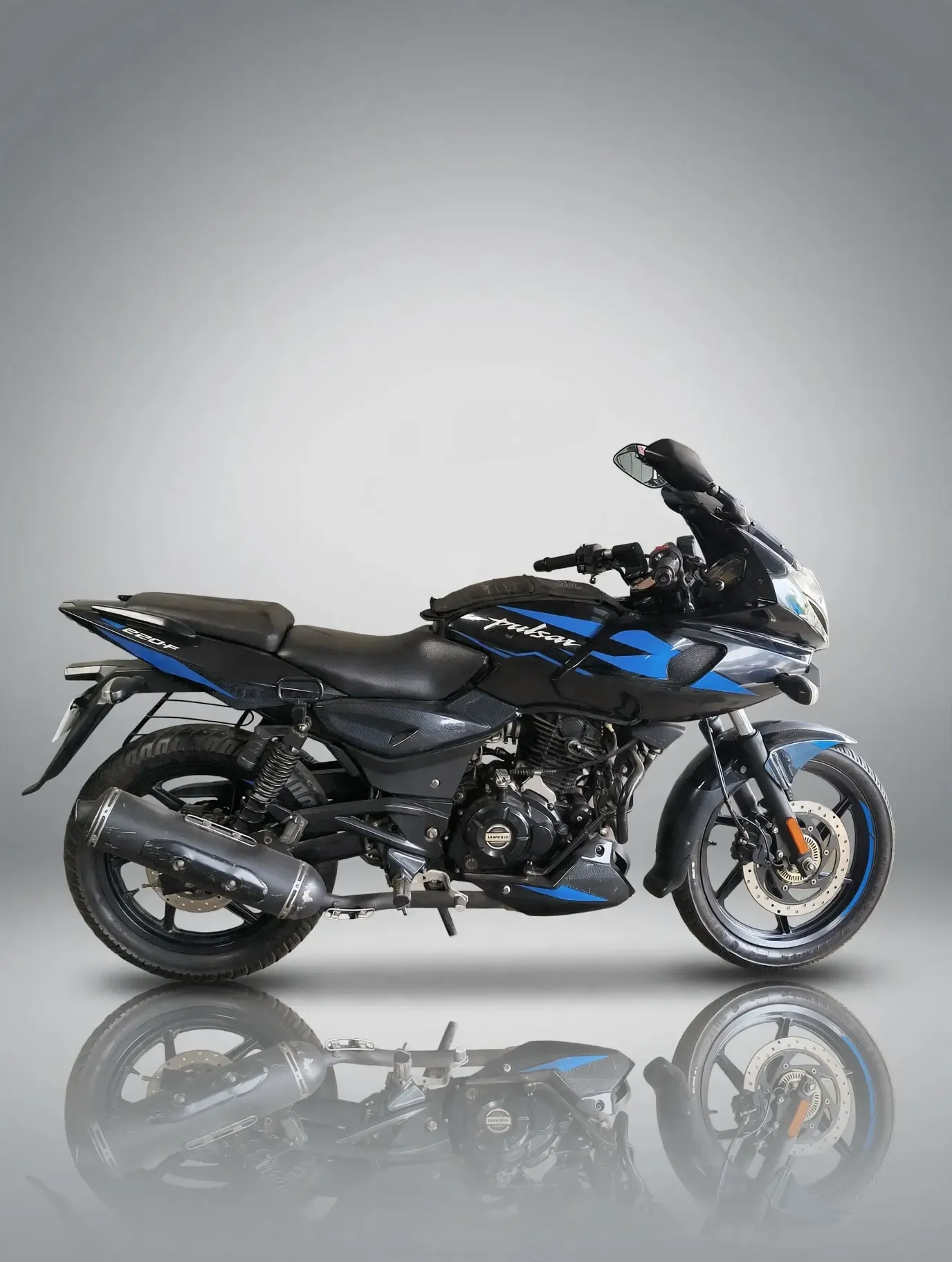 Bajaj Pulsar 220F, photo 2 of 4