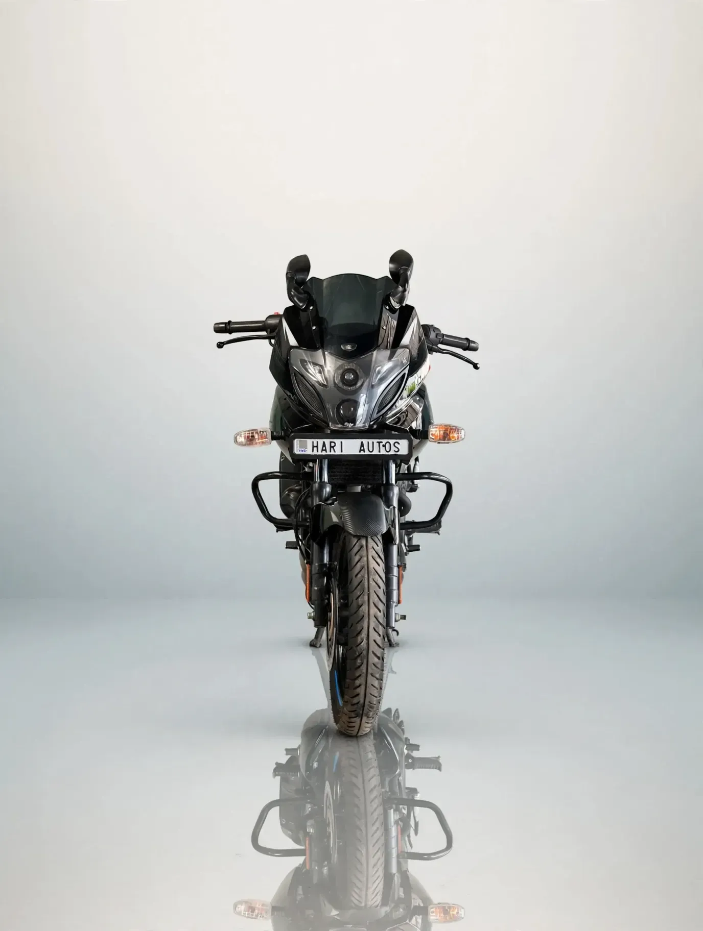 Bajaj Pulsar 220F, showroom photo