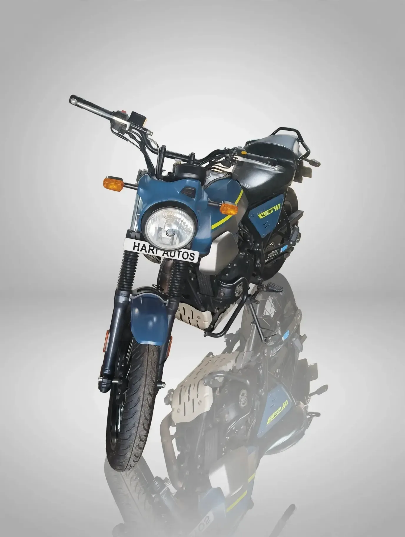 Royal Enfield Scram 411 (2023), showroom photo