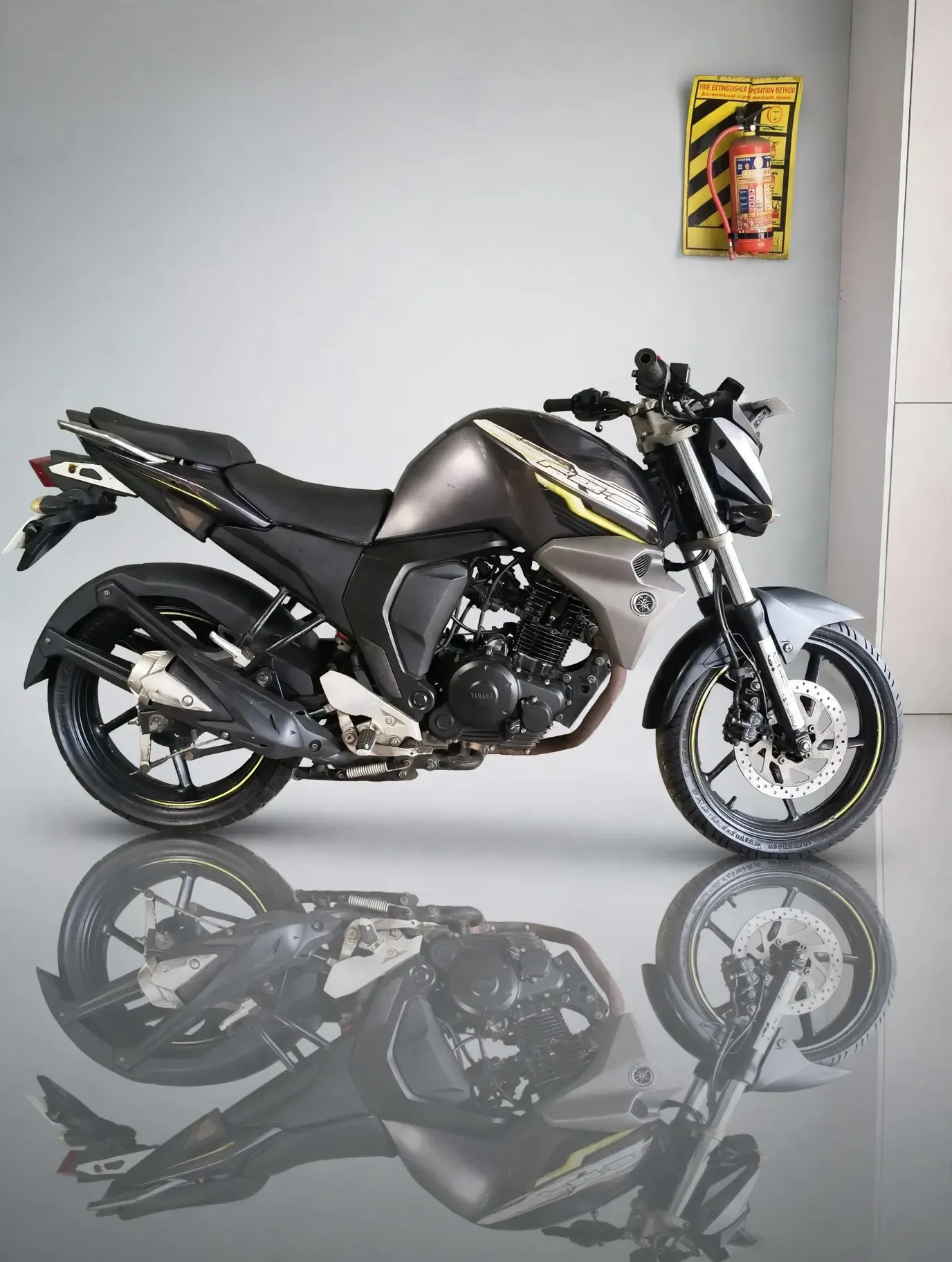Yamaha FZ, photo 3 of 4