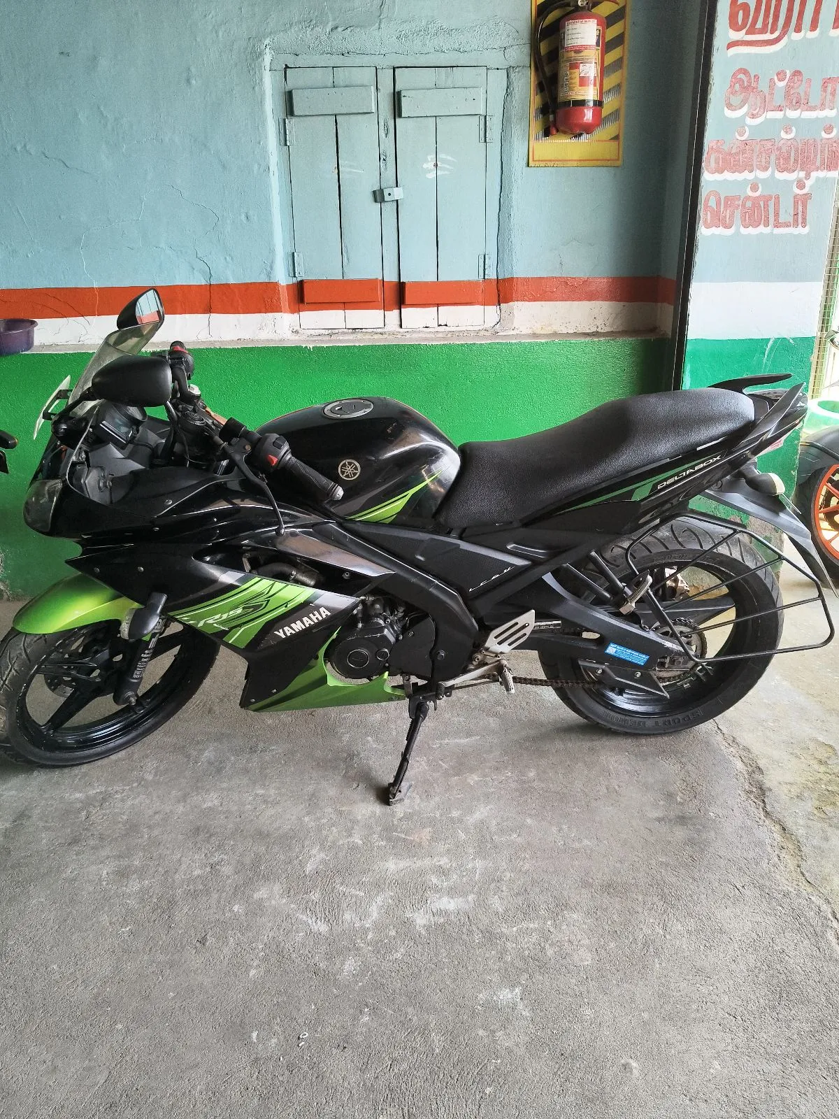 Yamaha R15, photo 4 of 5