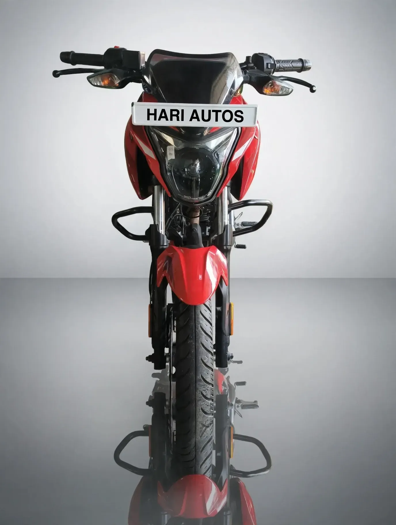 Bajaj Plusar 150 P, showroom photo