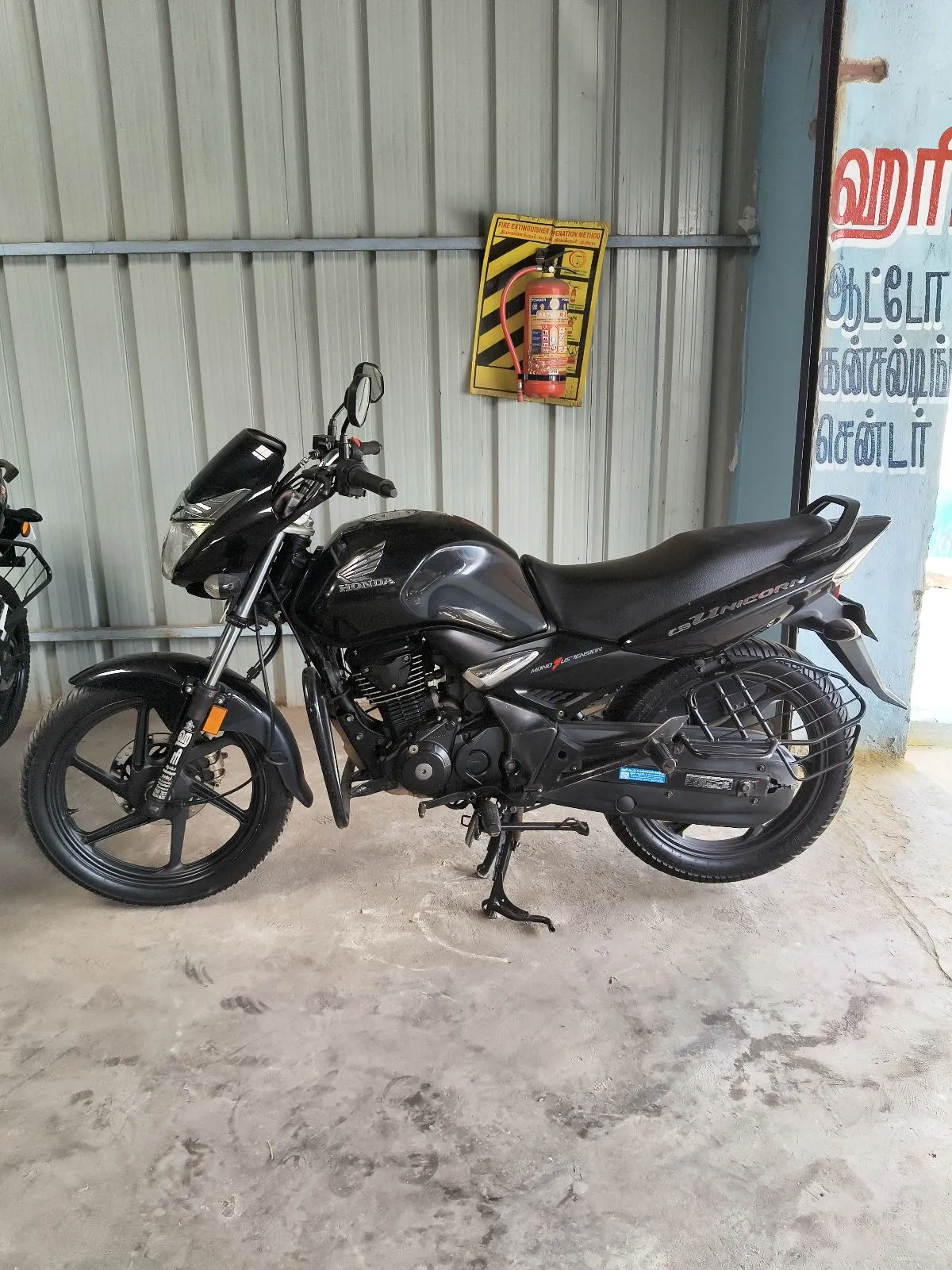 Honda Unicorn ABS (2022), photo 4 of 4