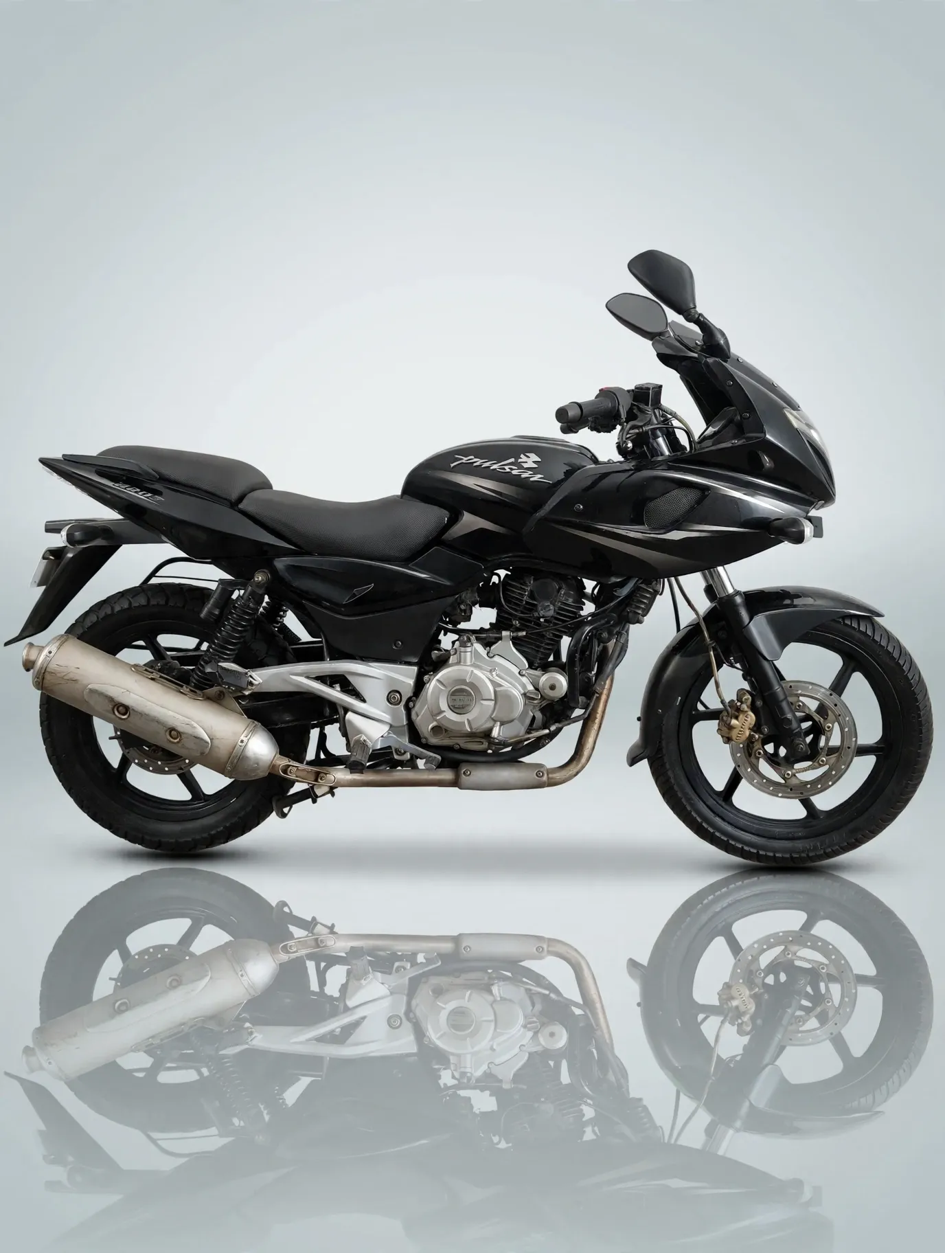 Bajaj Pulsar 220, photo 2 of 4