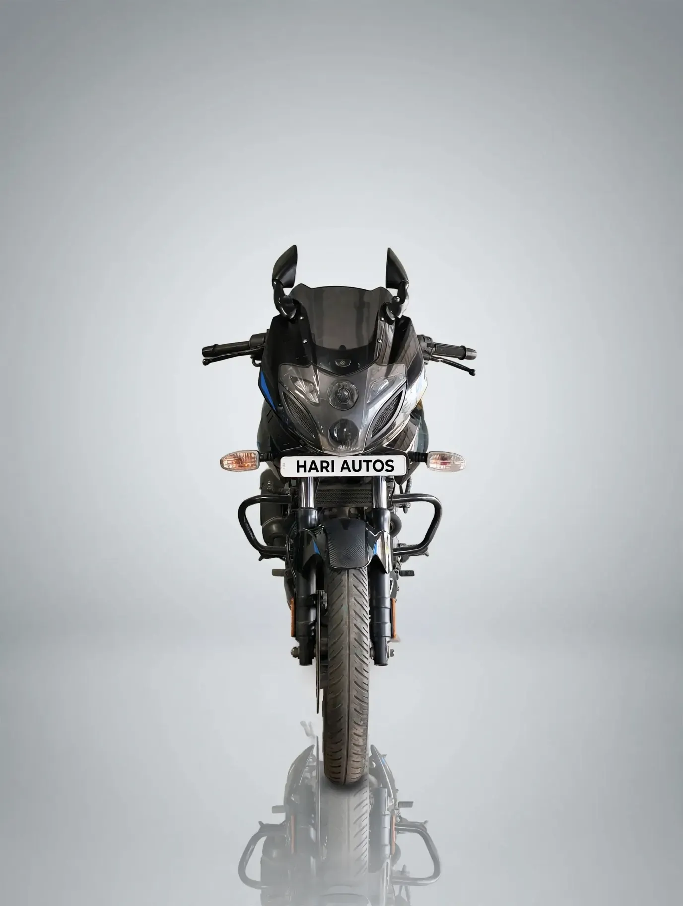 Bajaj Pulsar 220F, showroom photo