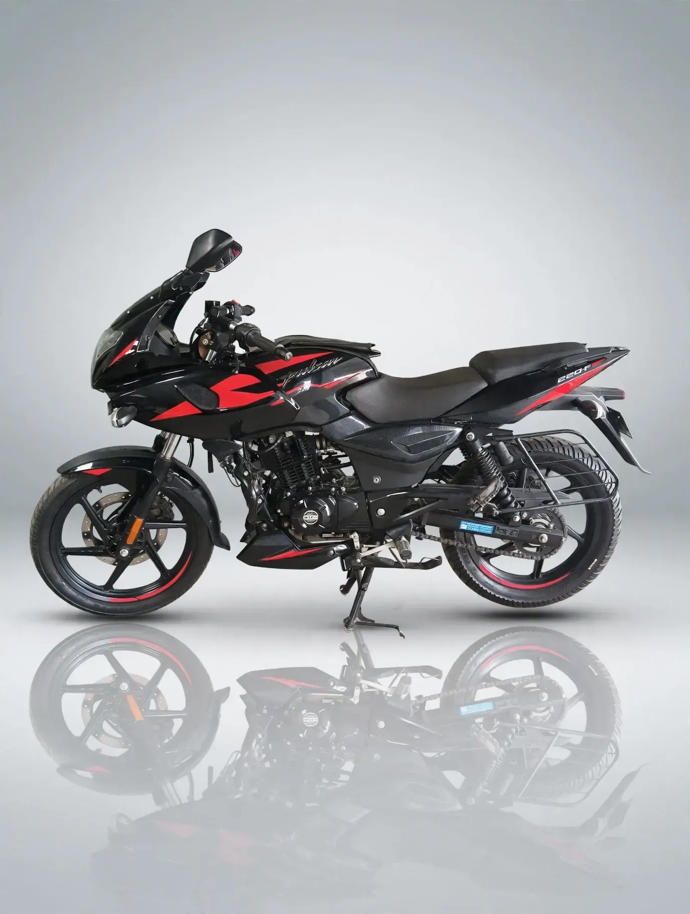 Bajaj Pulsar 220F, photo 3 of 4