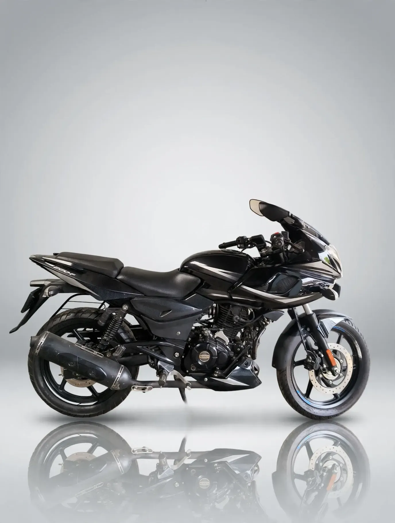 Bajaj Pulsar 220F, photo 3 of 4