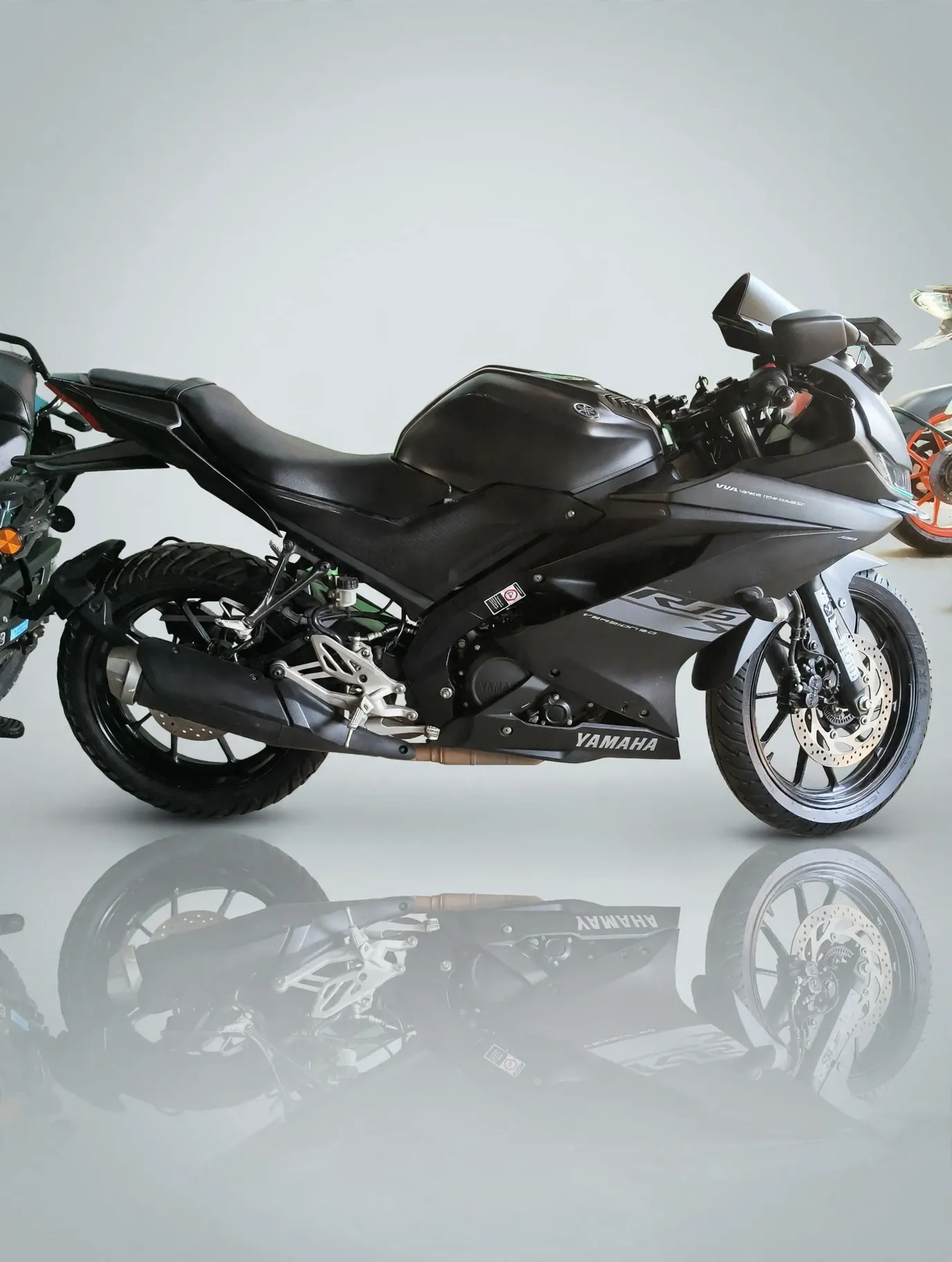 Yamaha R15S, photo 3 of 4