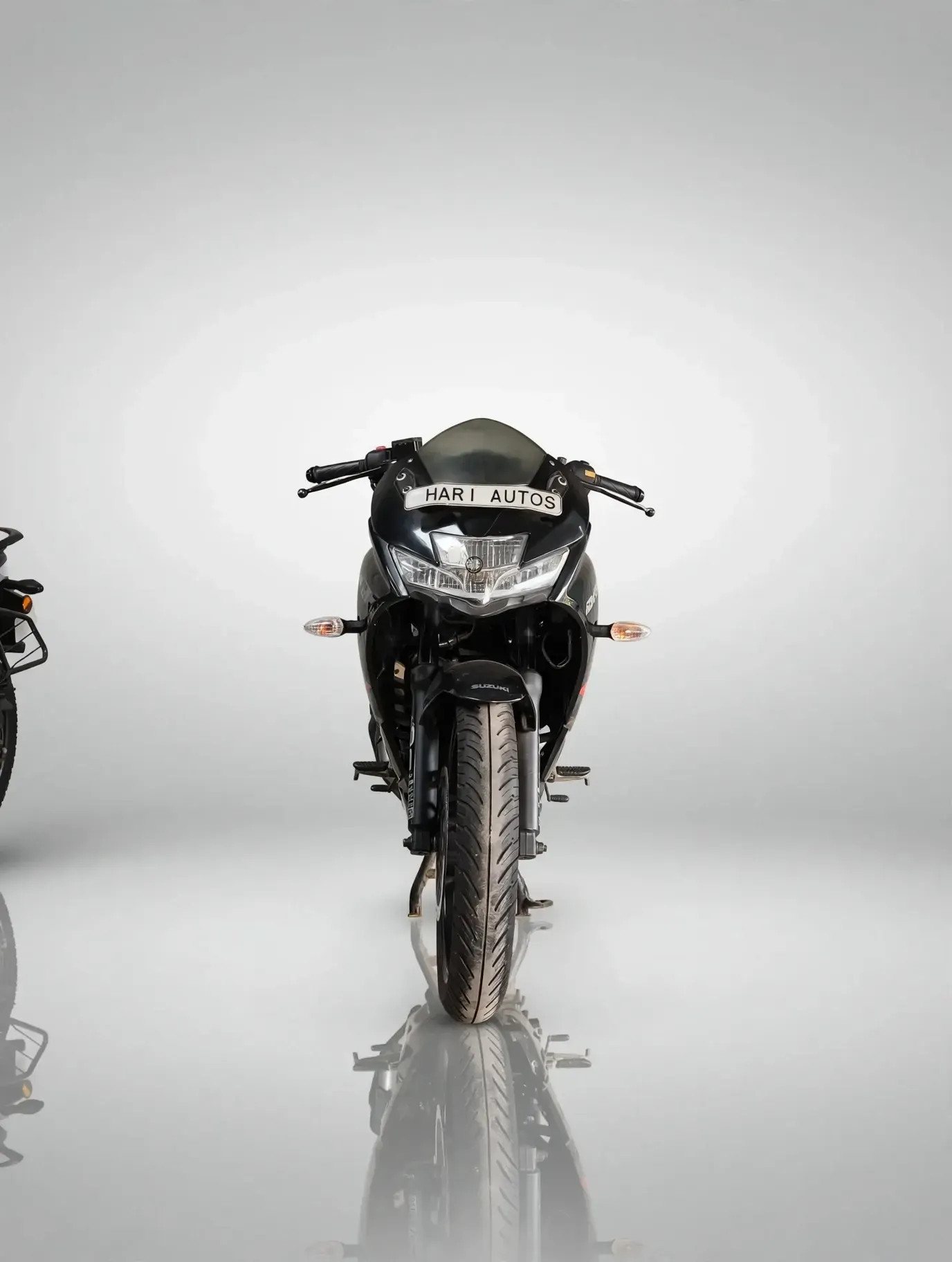 Suzuki Gixxer SF (2021), showroom photo