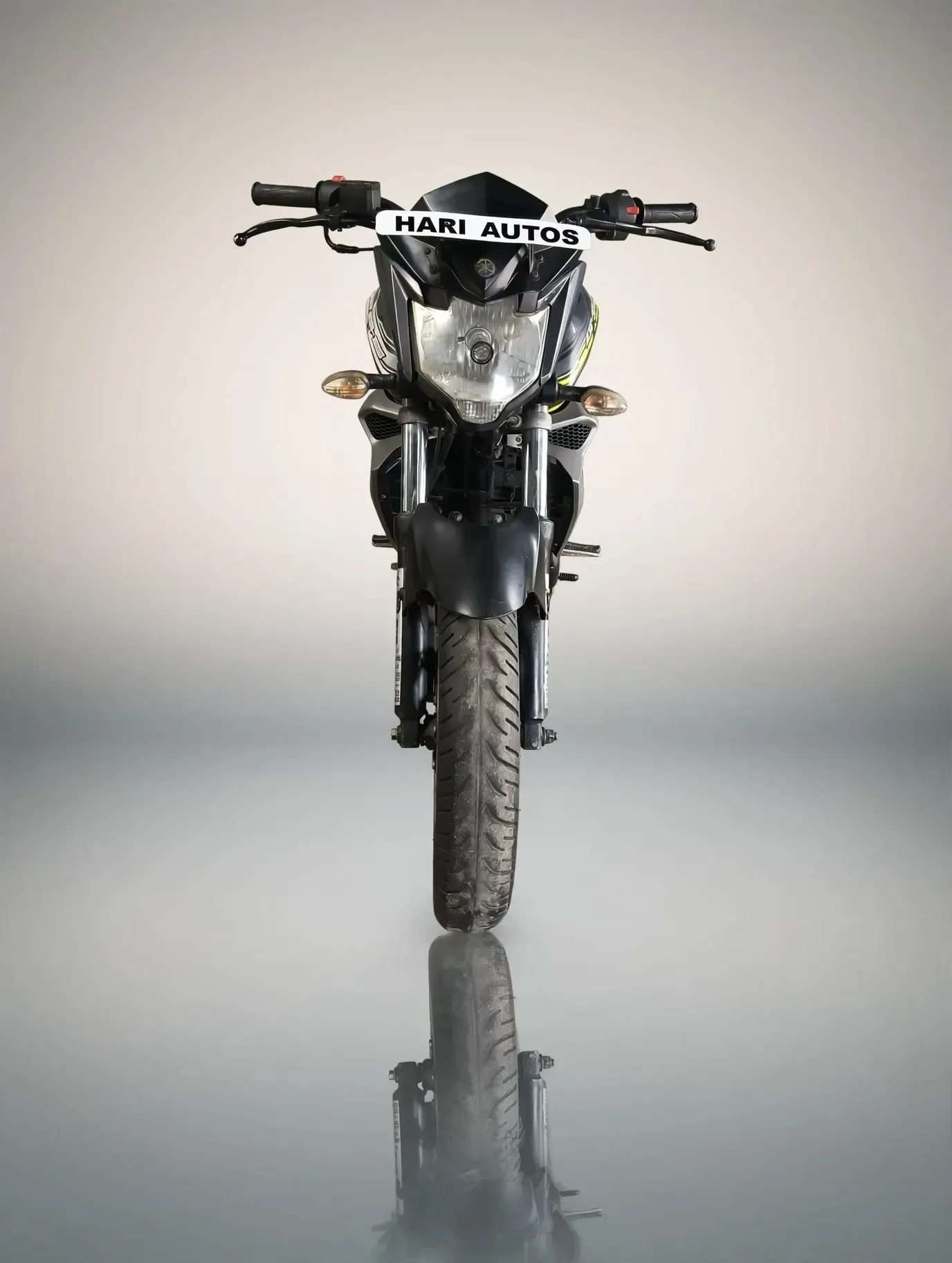 Yamaha FZ, showroom photo