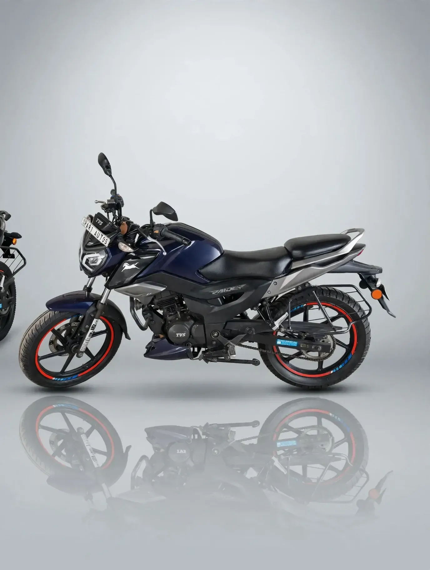 TVS Raider (2022), showroom photo