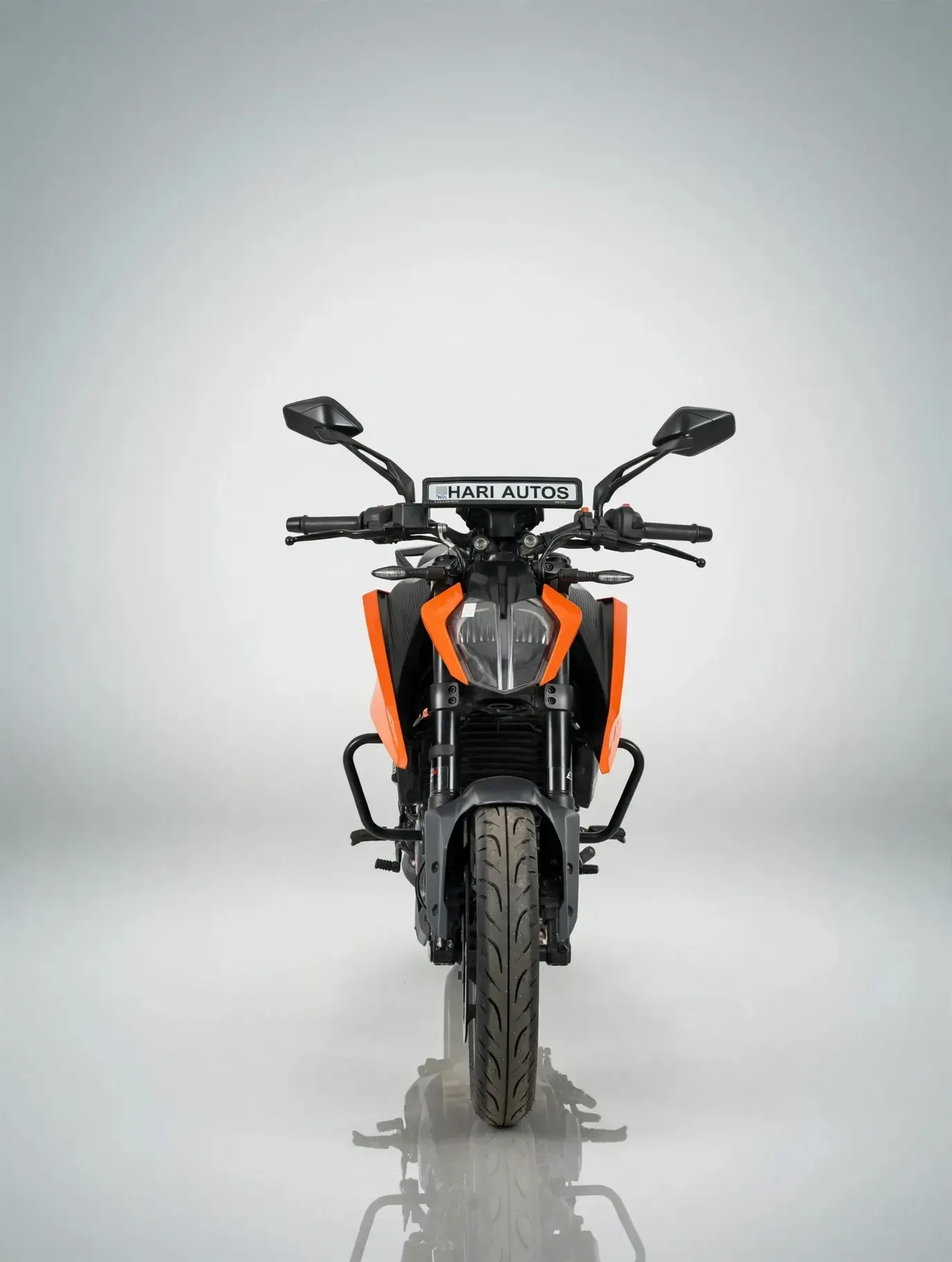 KTM Duke 250 (2024), showroom photo
