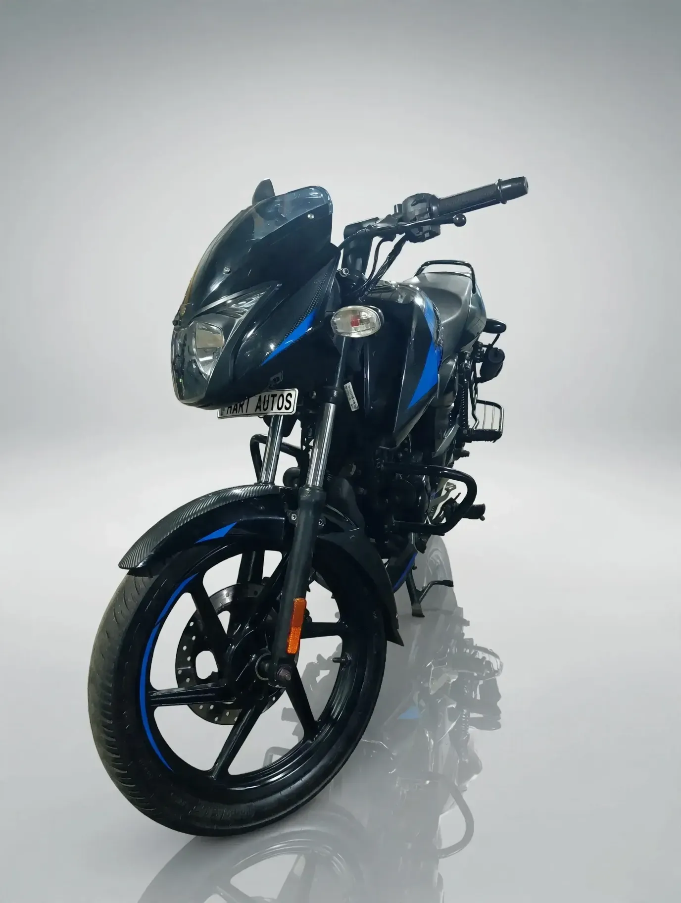 Bajaj Pulsar 150 (2023), showroom photo