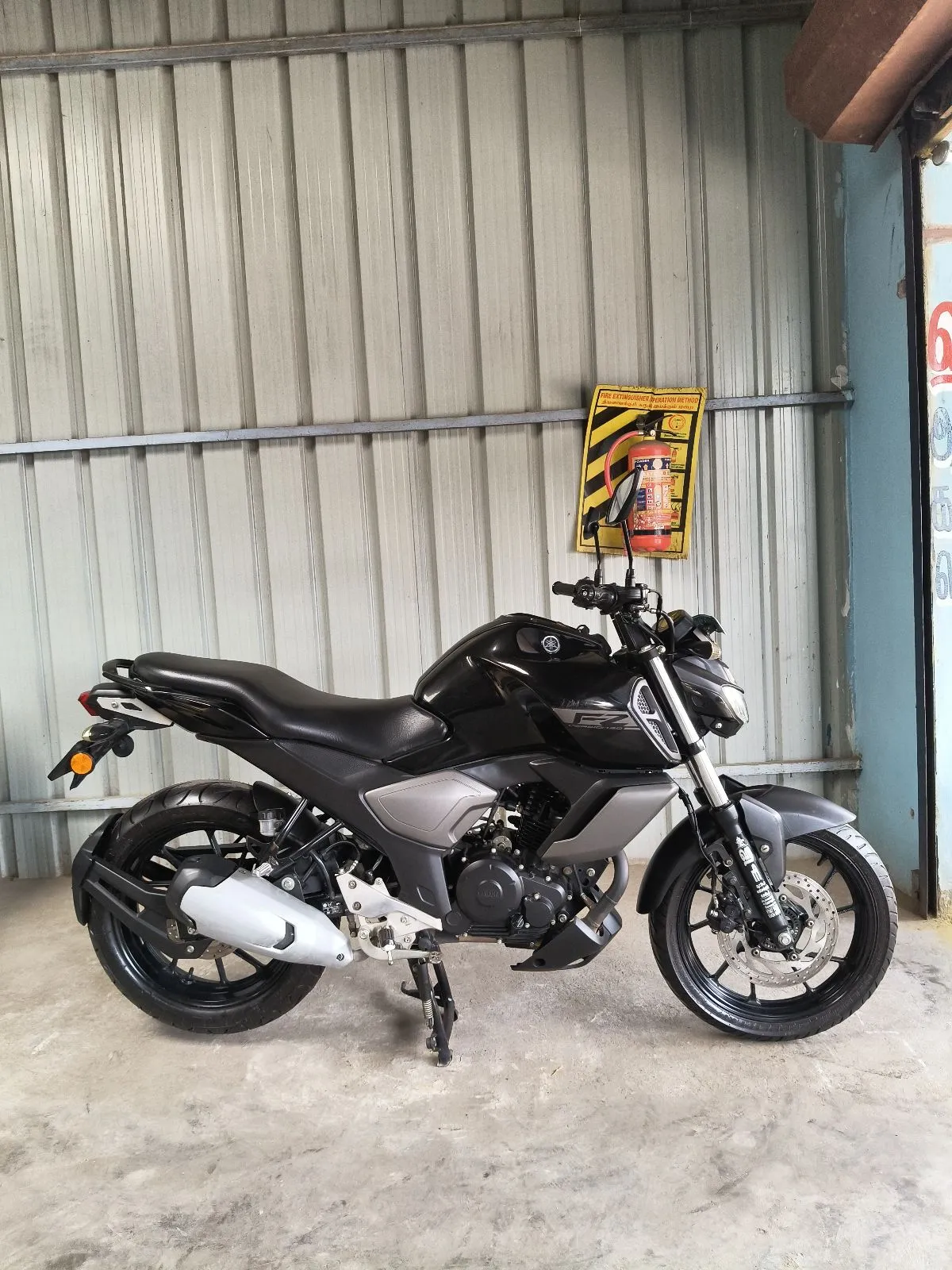Yamaha FZ, photo 4 of 4