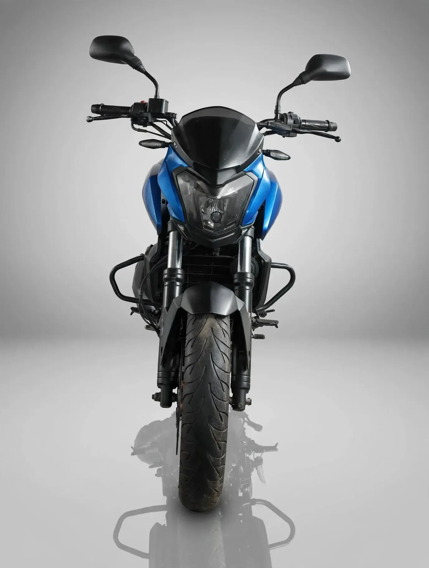 Bajaj Dominar D 400 (2018), showroom photo