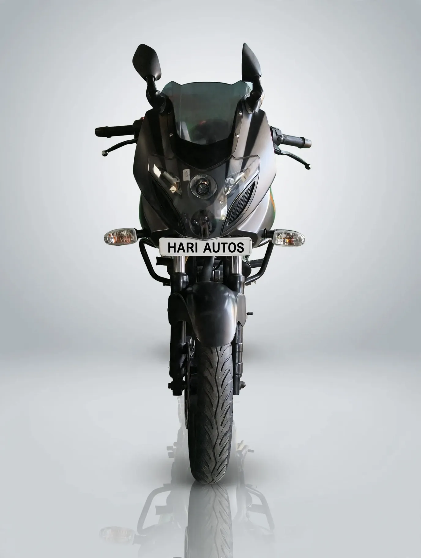 Bajaj Pulsar 180, showroom photo