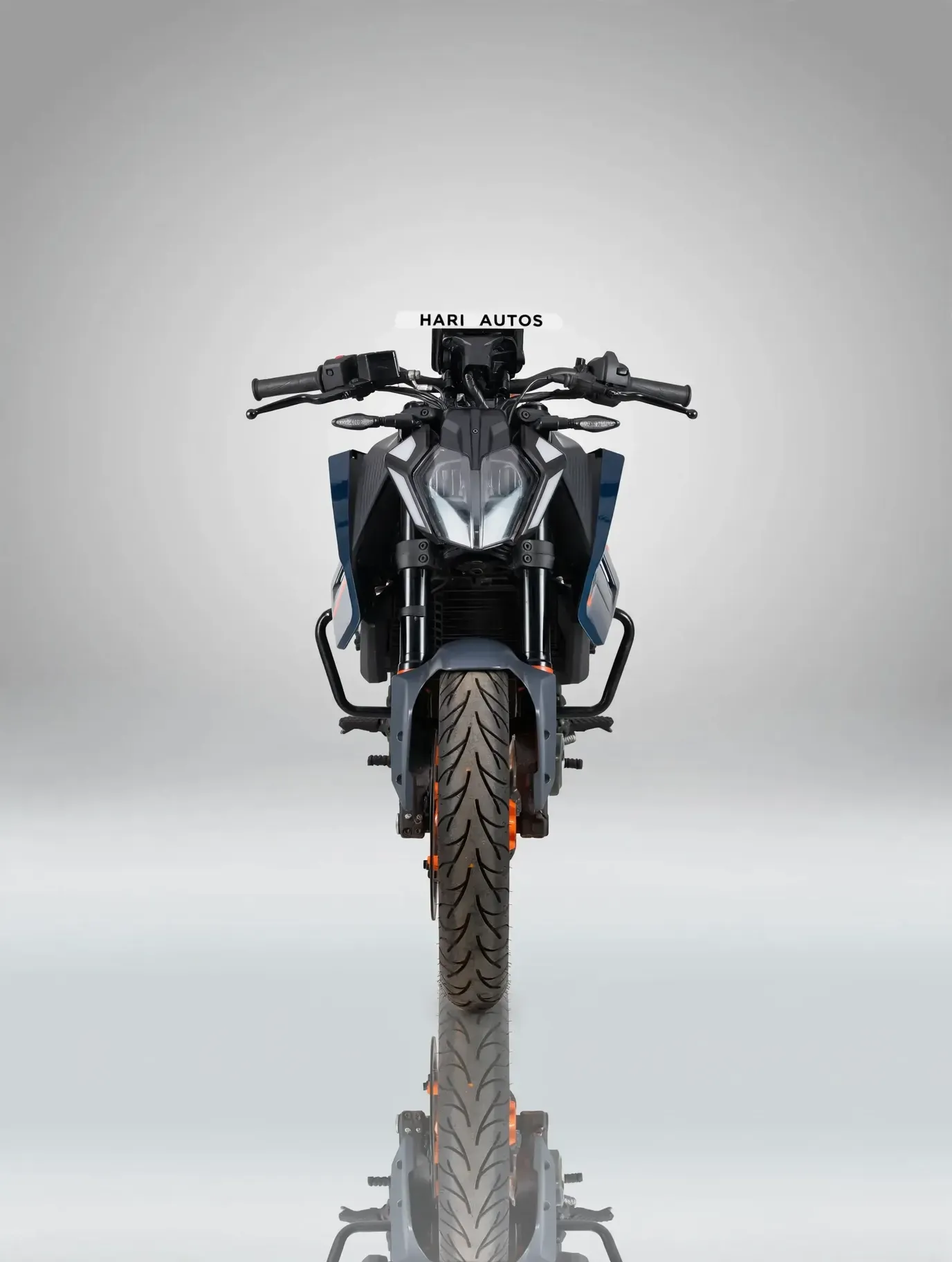 KTM Duke 390 (2023), showroom photo