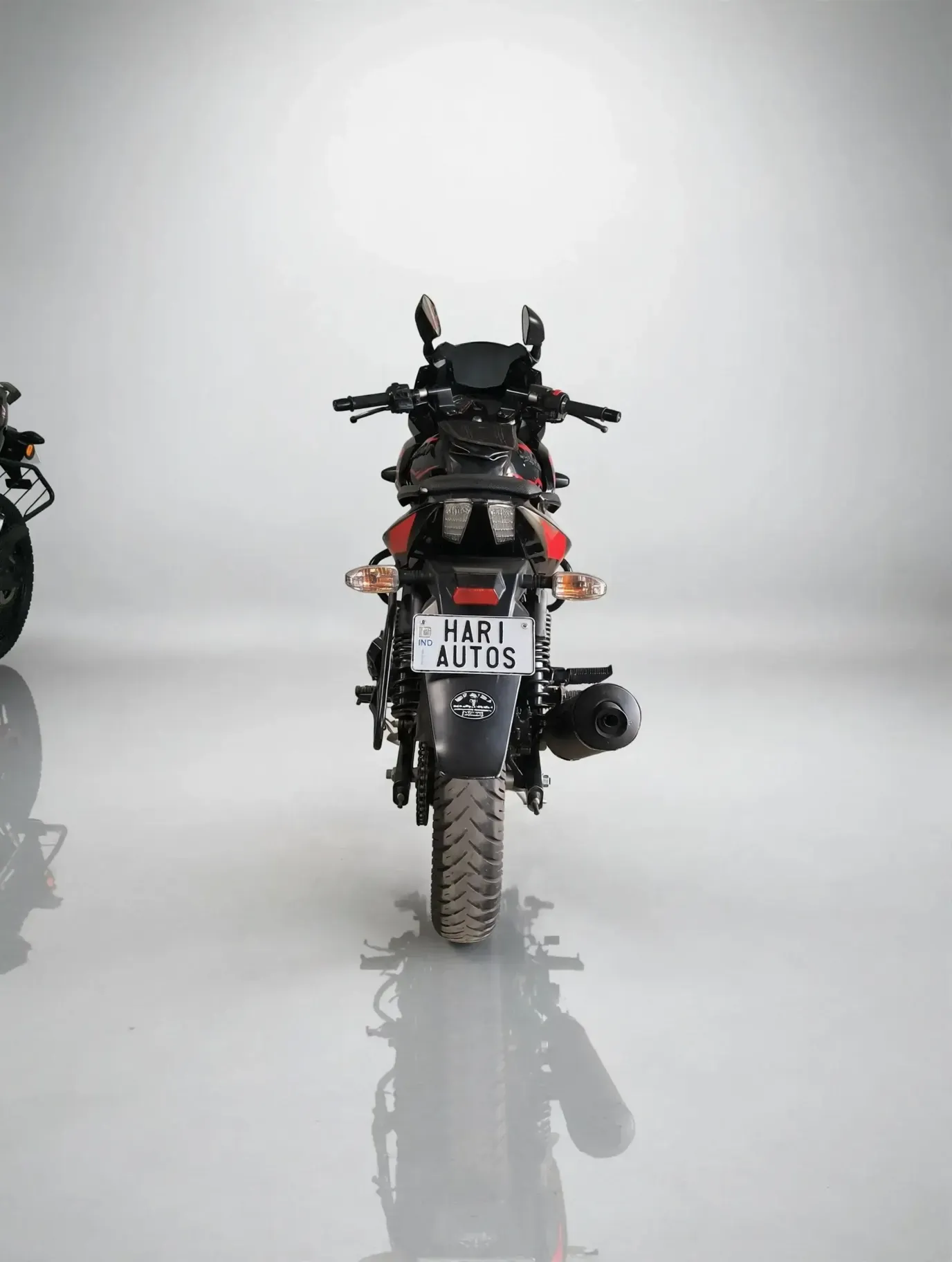 Bajaj Pulsar 220F, photo 4 of 4