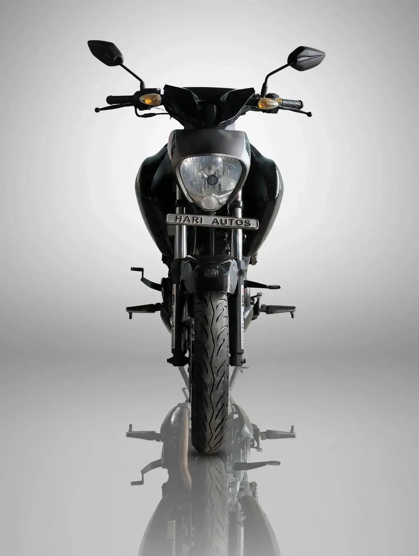 Suzuki Intruder (2018), showroom photo