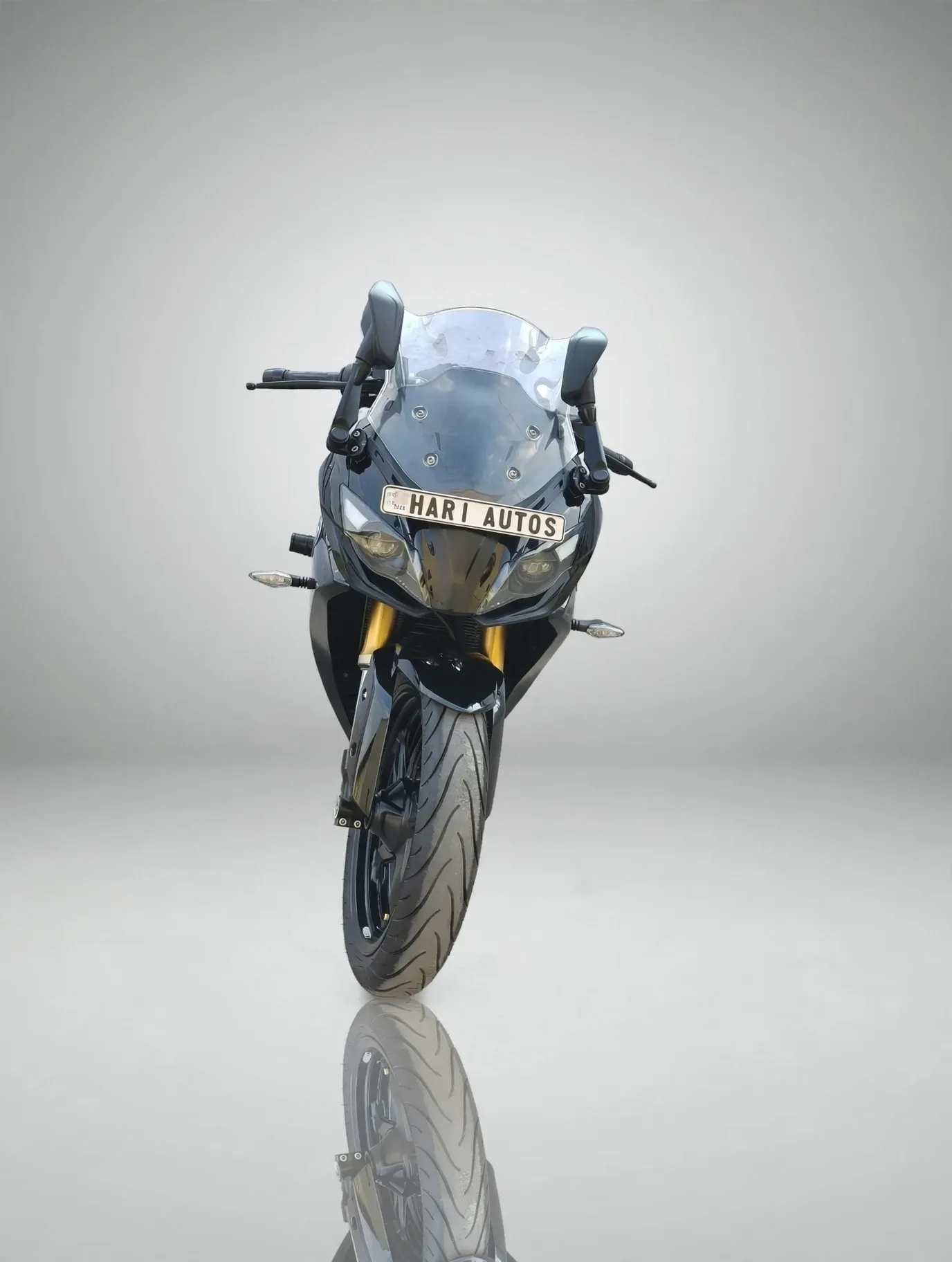BMW g3 10 Rr, showroom photo