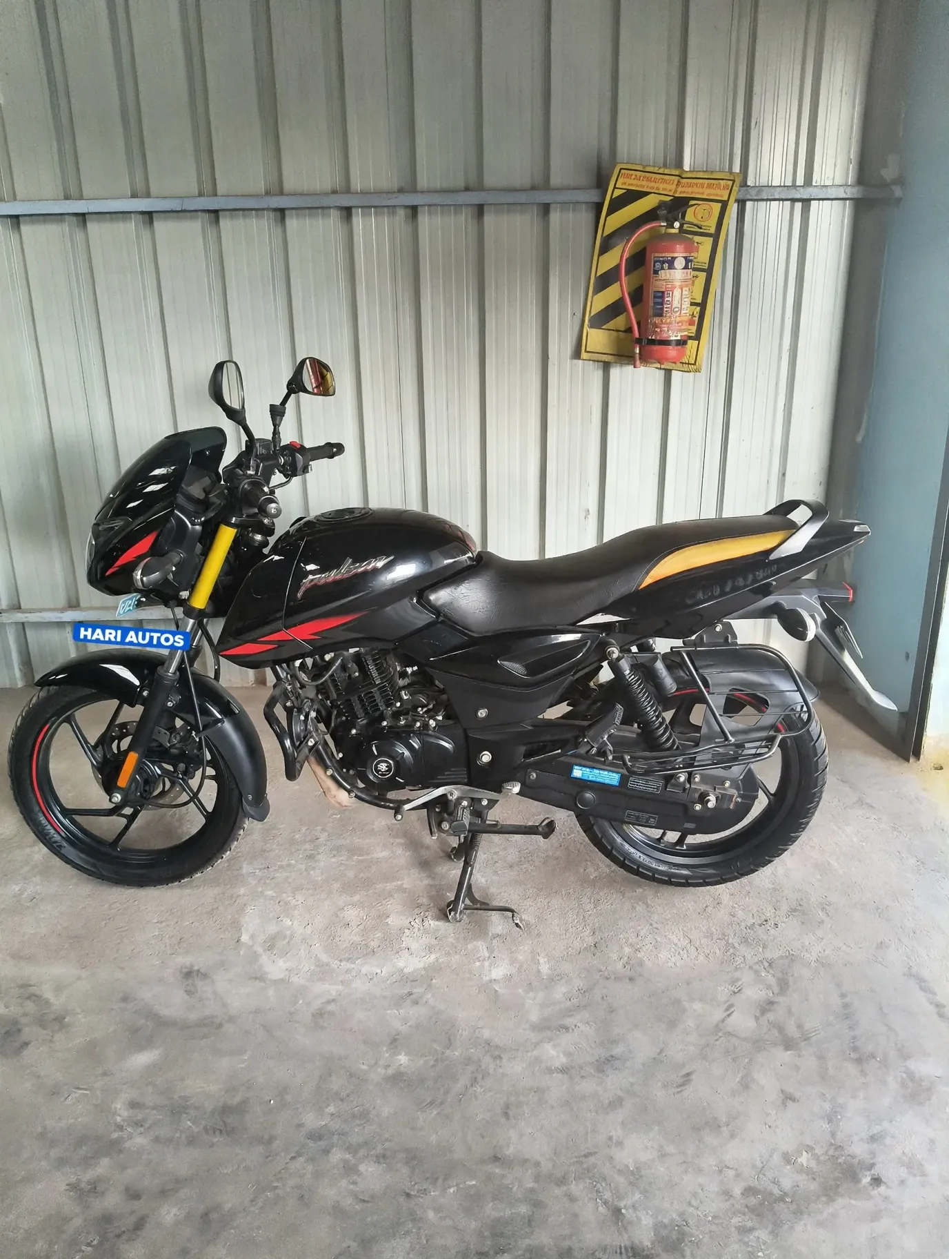 Bajaj Pulsar 125 (2023), photo 4 of 4