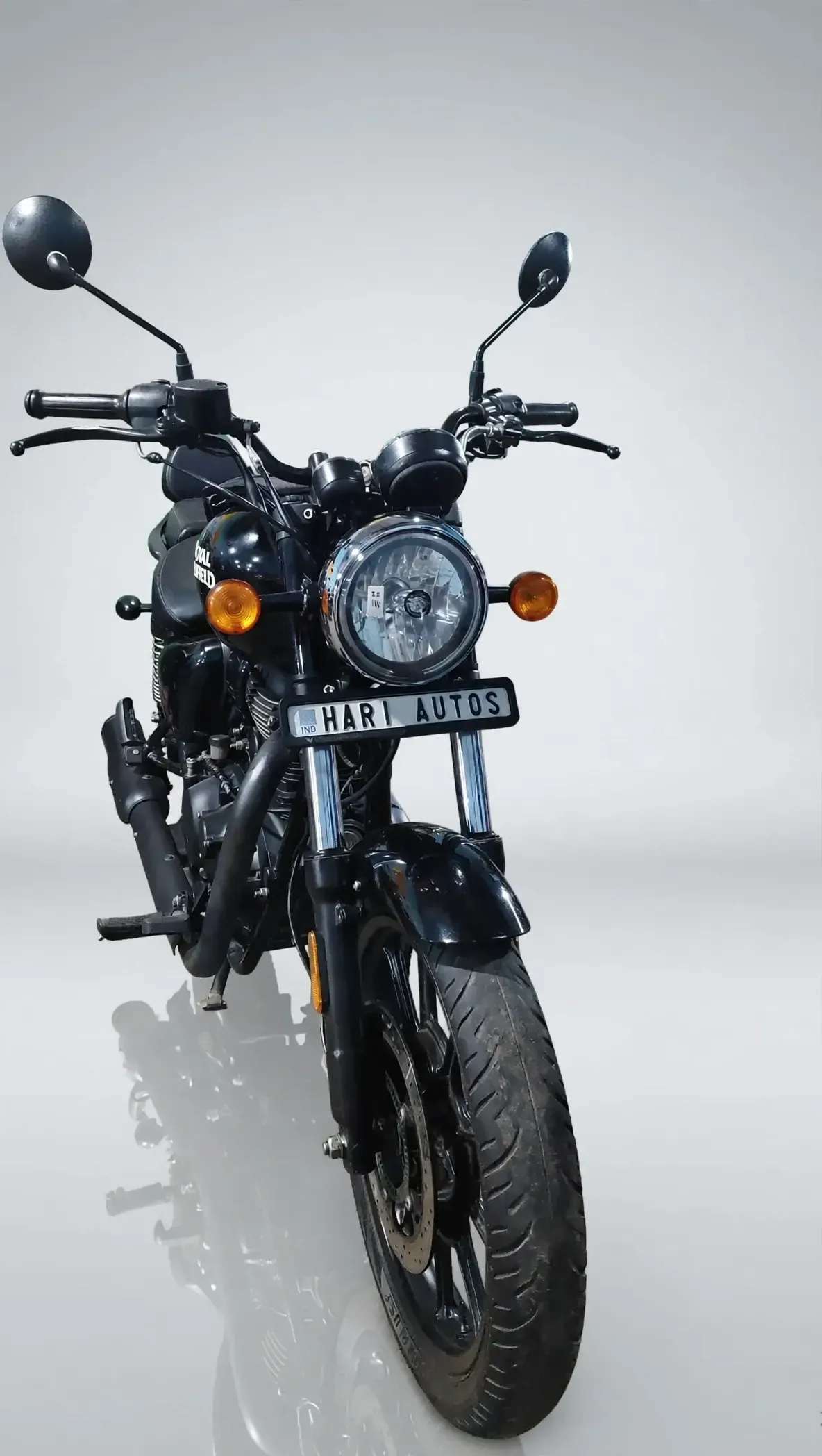 Royal Enfield Meteor 350 (2023), showroom photo