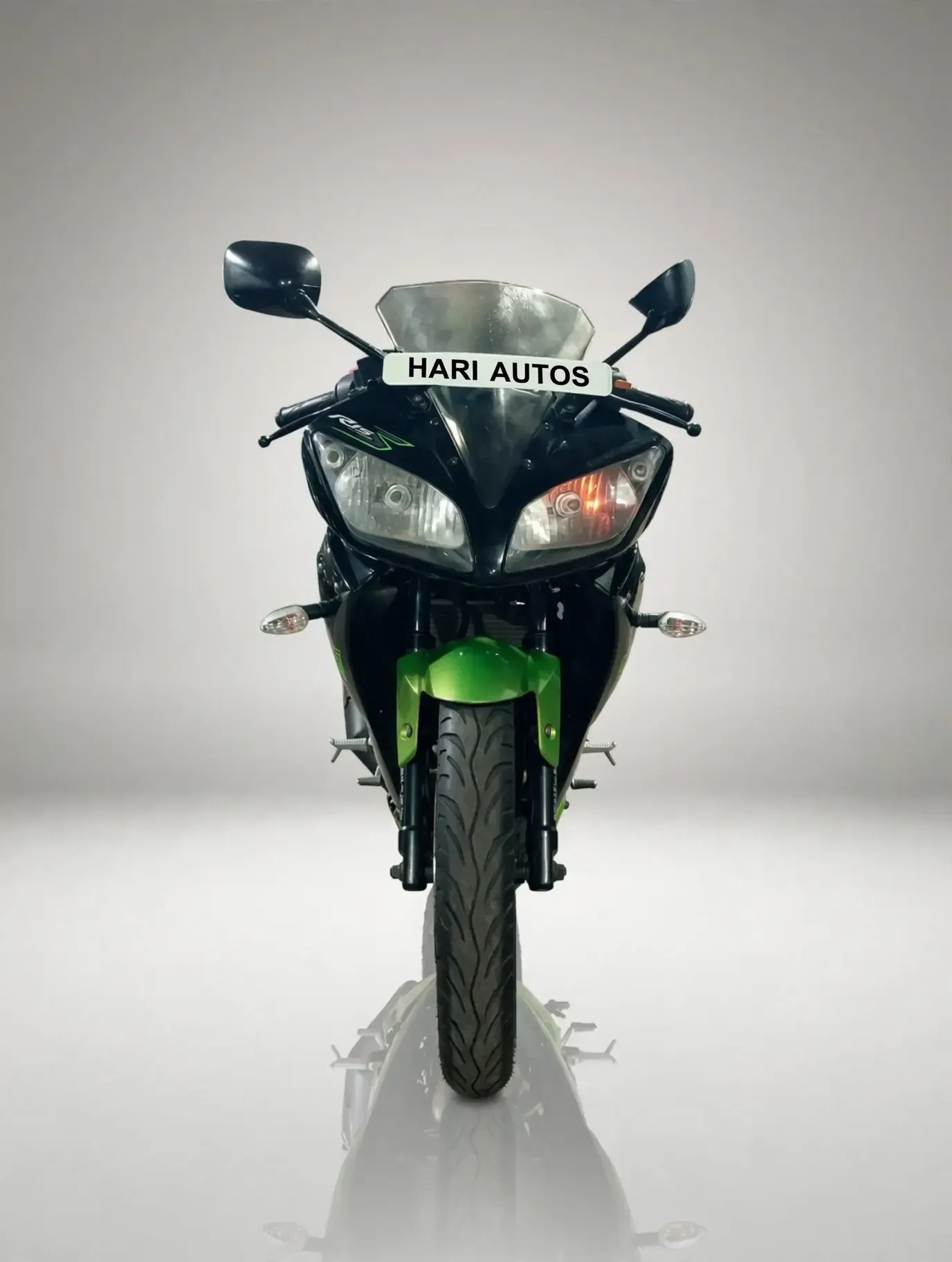 Yamaha R15S (2018), showroom photo