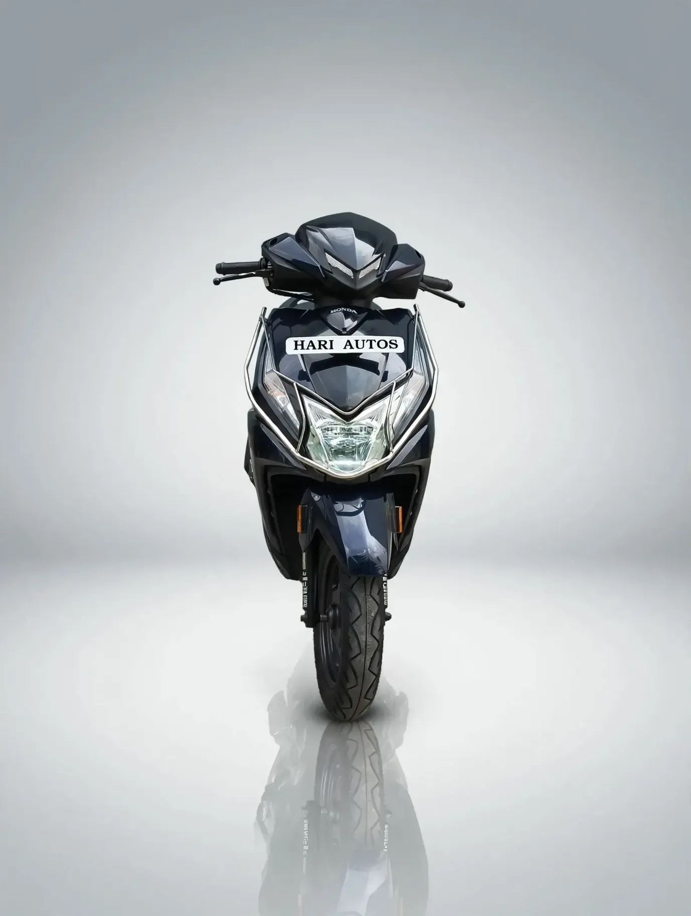 Honda Dio 125, showroom photo