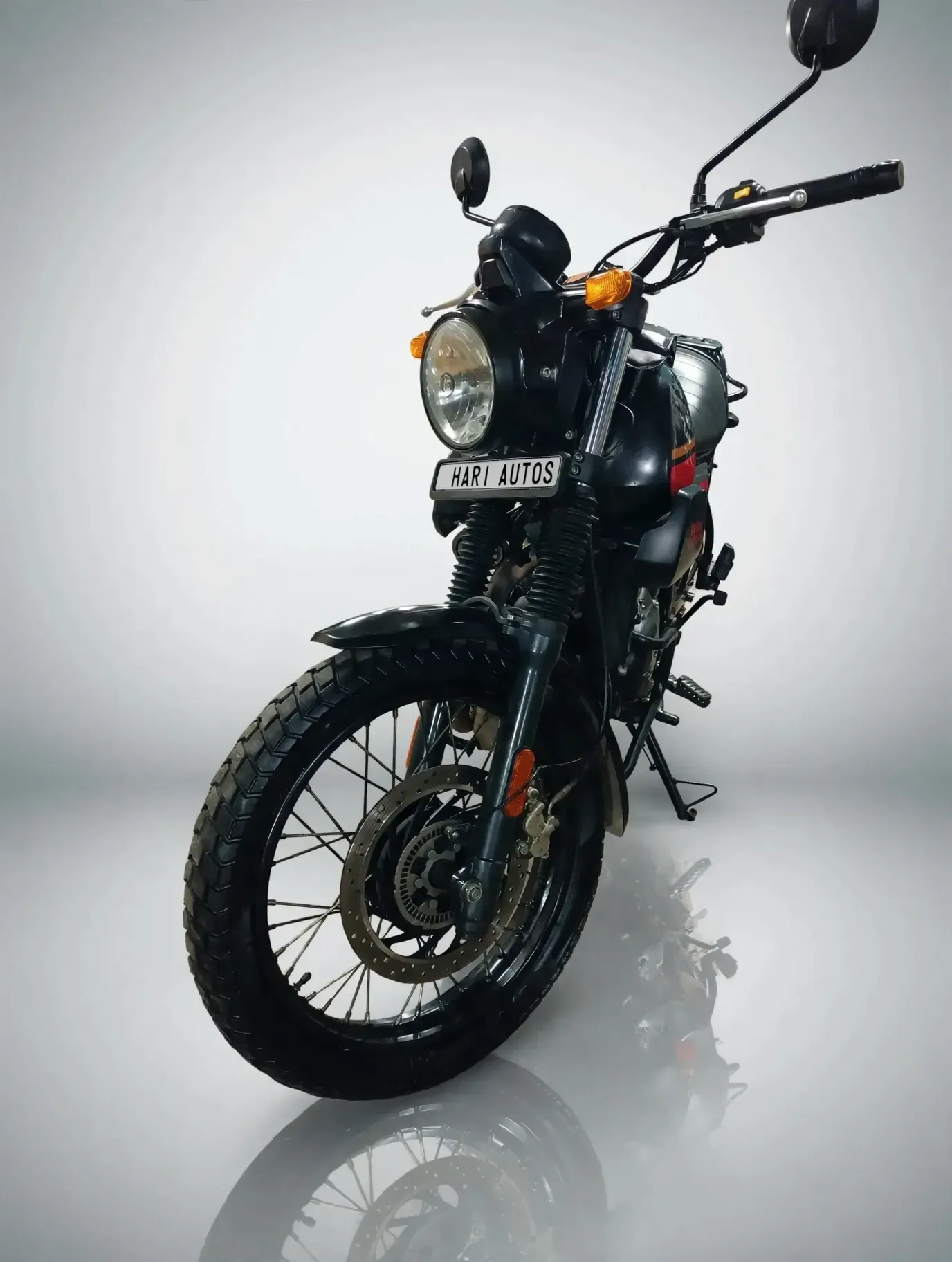 Royal Enfield Scram 411 (2024), showroom photo