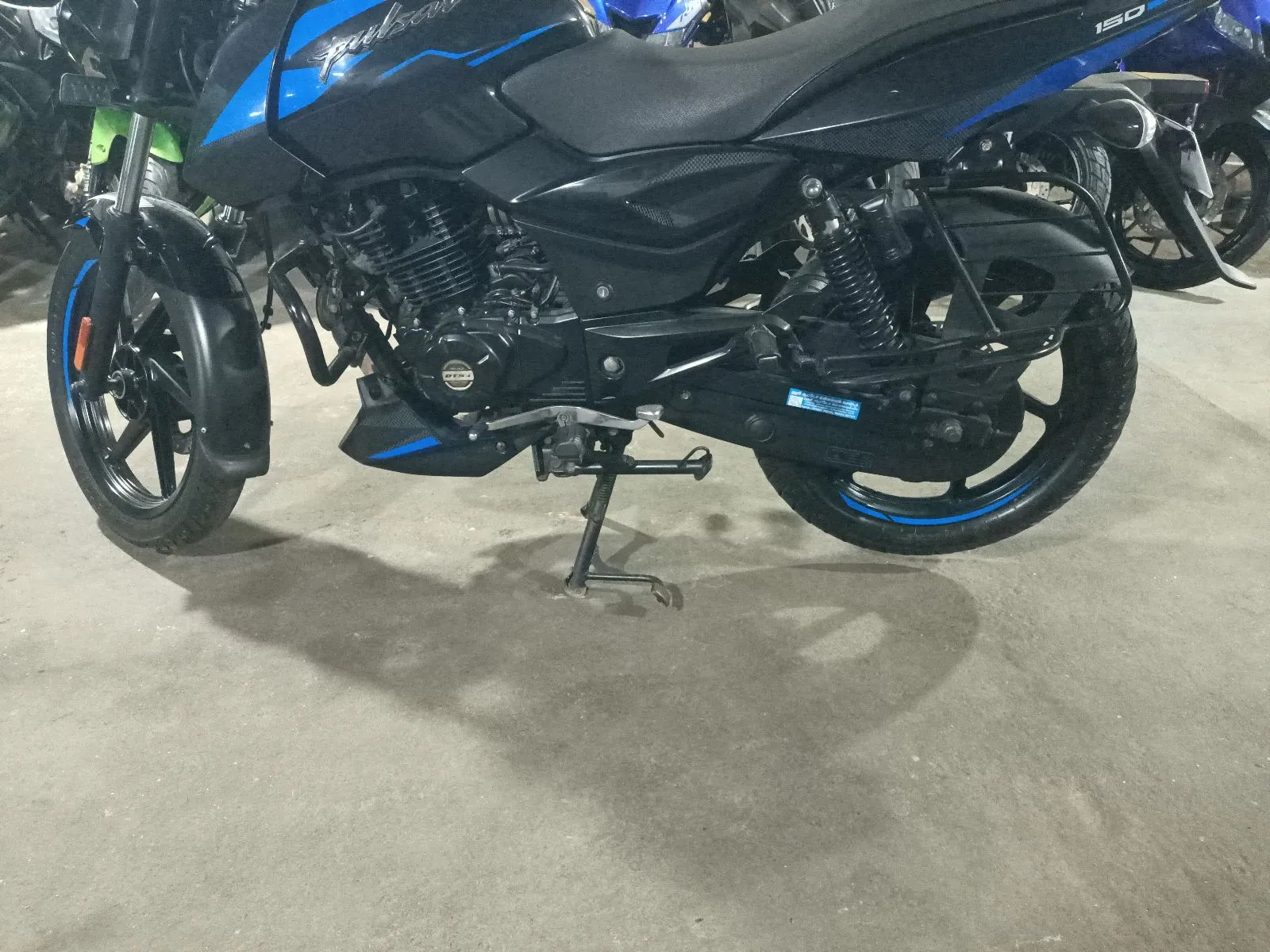 Bajaj Pulsar 150 (2023), photo 5 of 9