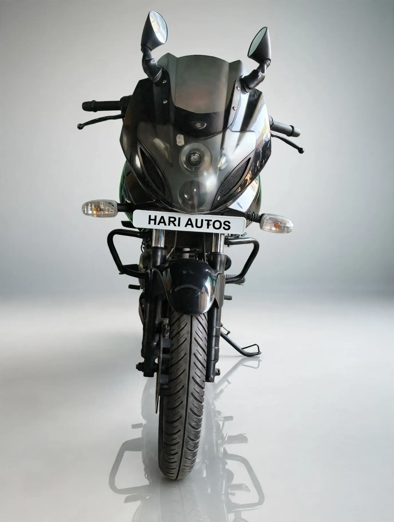 Bajaj Pulsar 220, photo 3 of 4