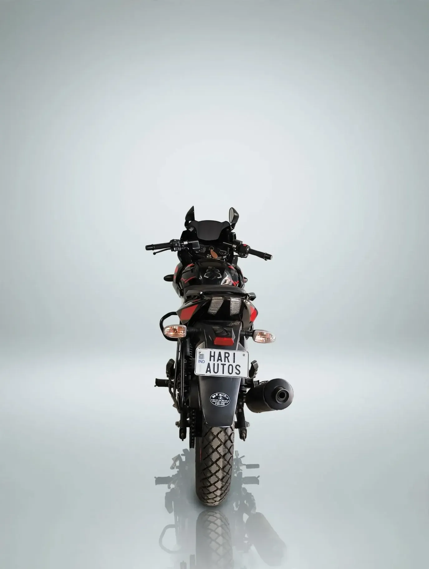 Bajaj Pulsar 220, photo 3 of 4