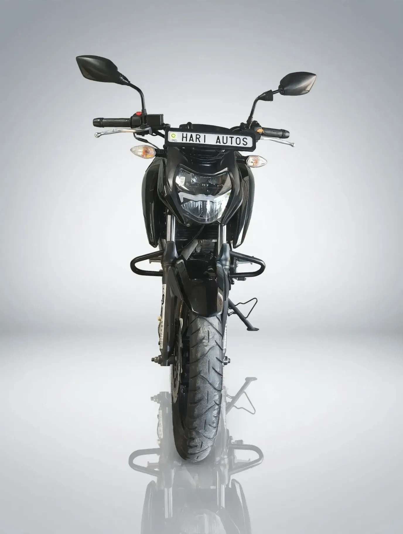 TVS Apache RTR 160 4V, showroom photo