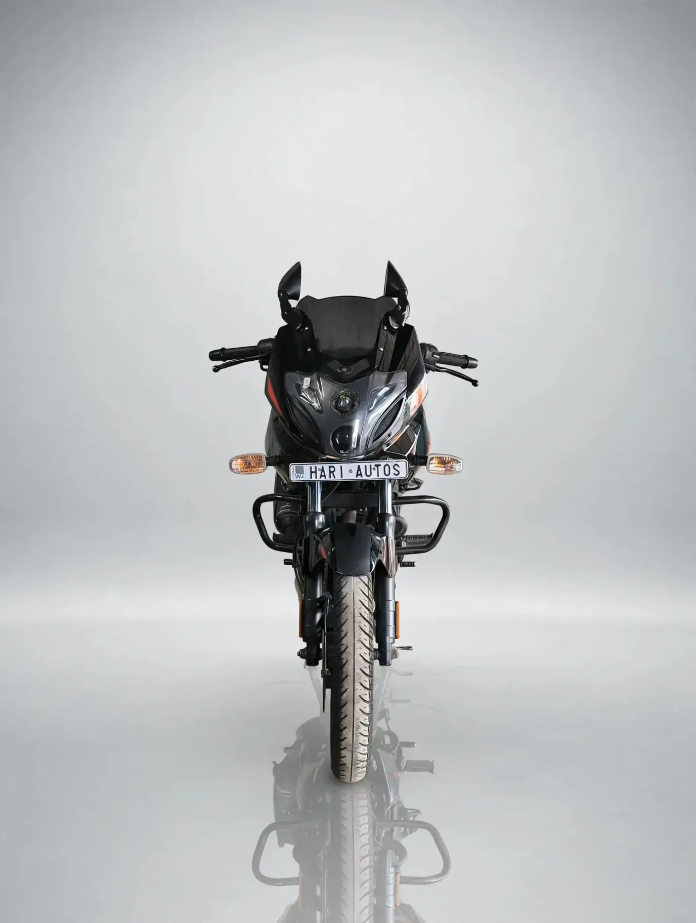 Bajaj Pulsar 220, showroom photo